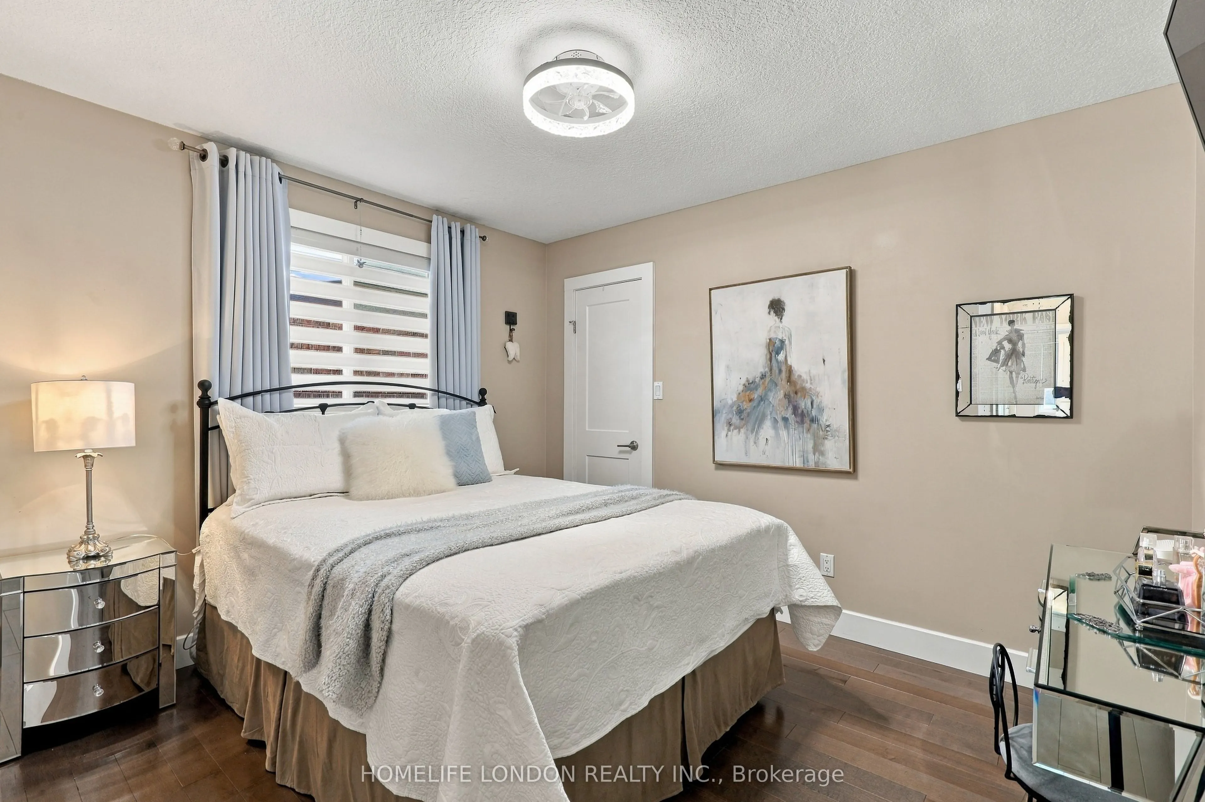 2195 Thornicroft Crescent E