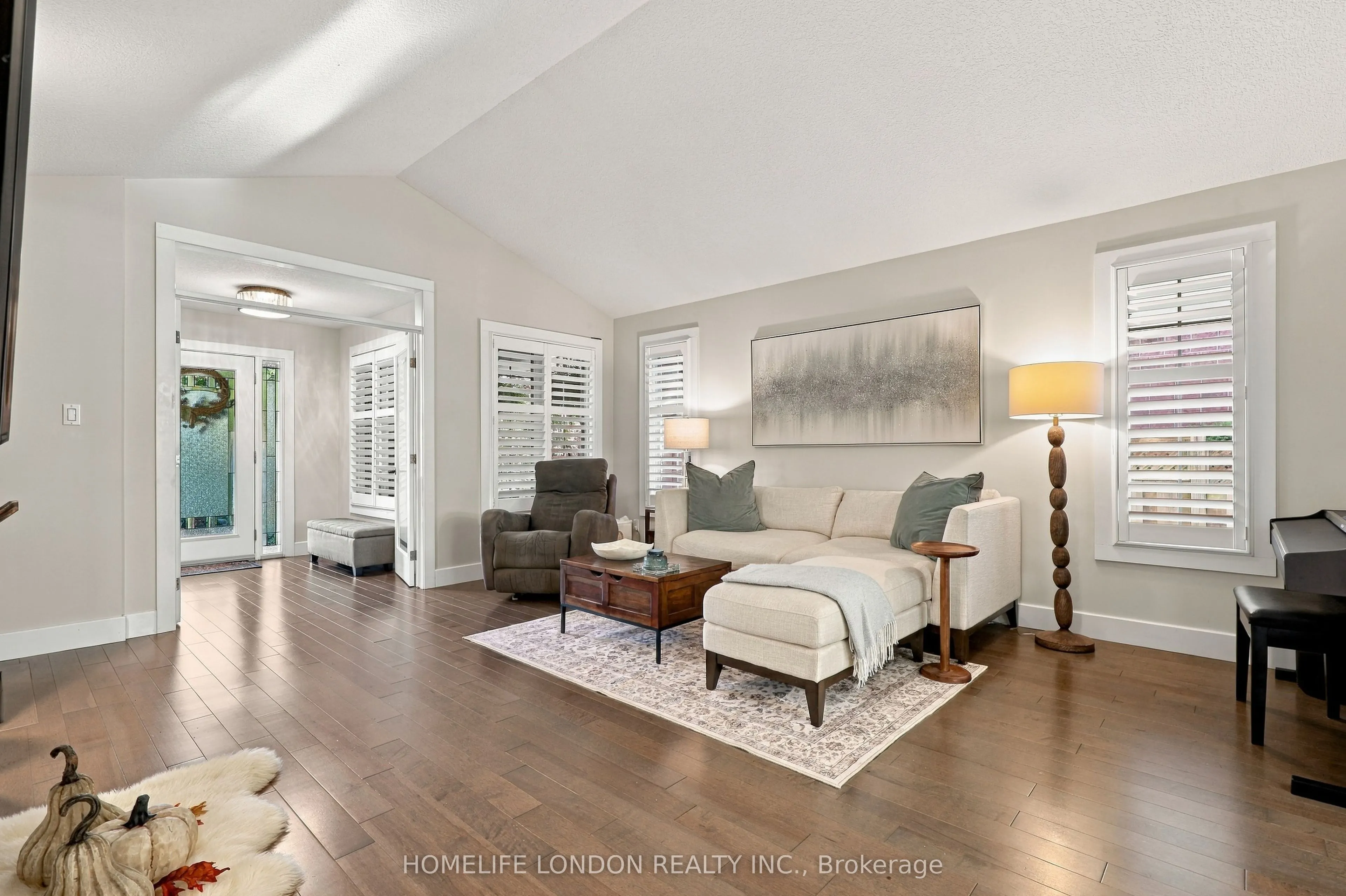 2195 Thornicroft Crescent E