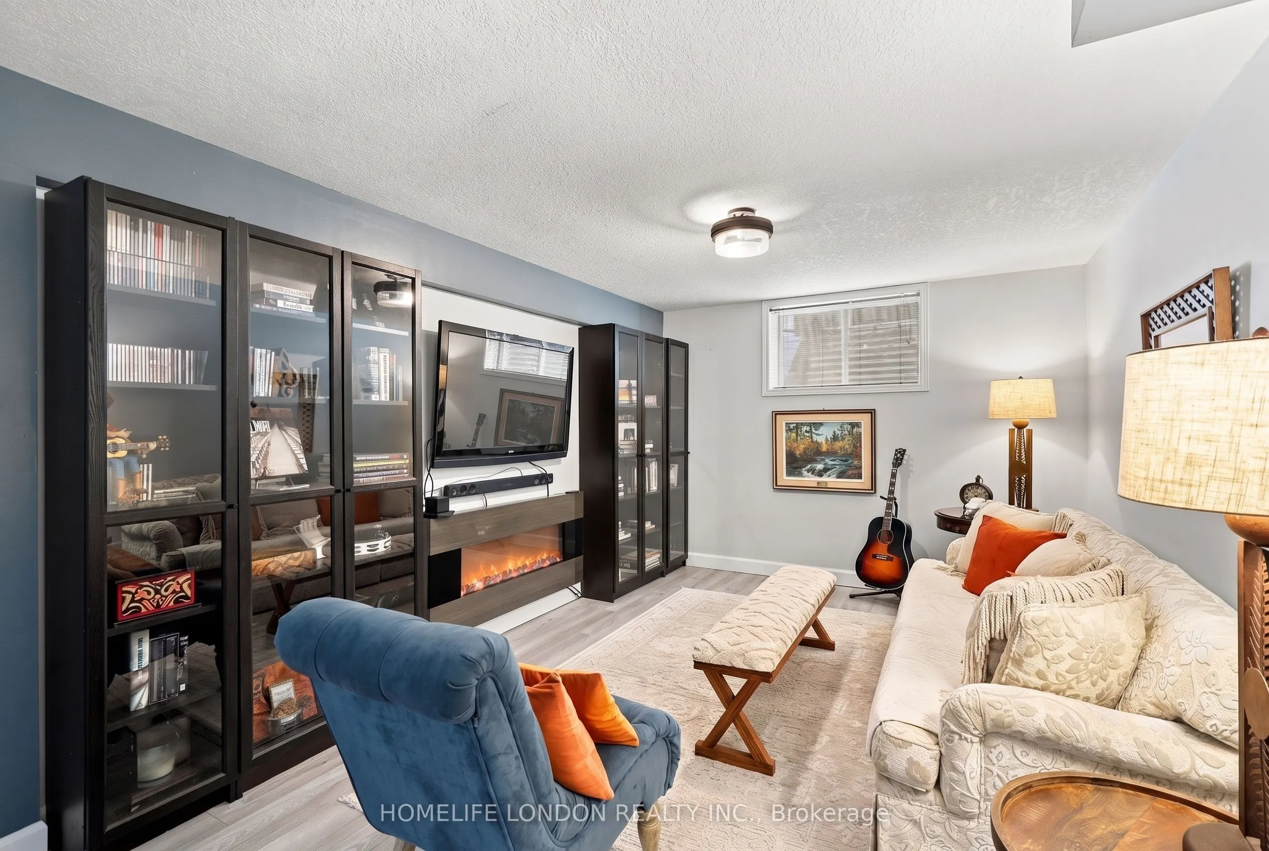 2195 Thornicroft Crescent E