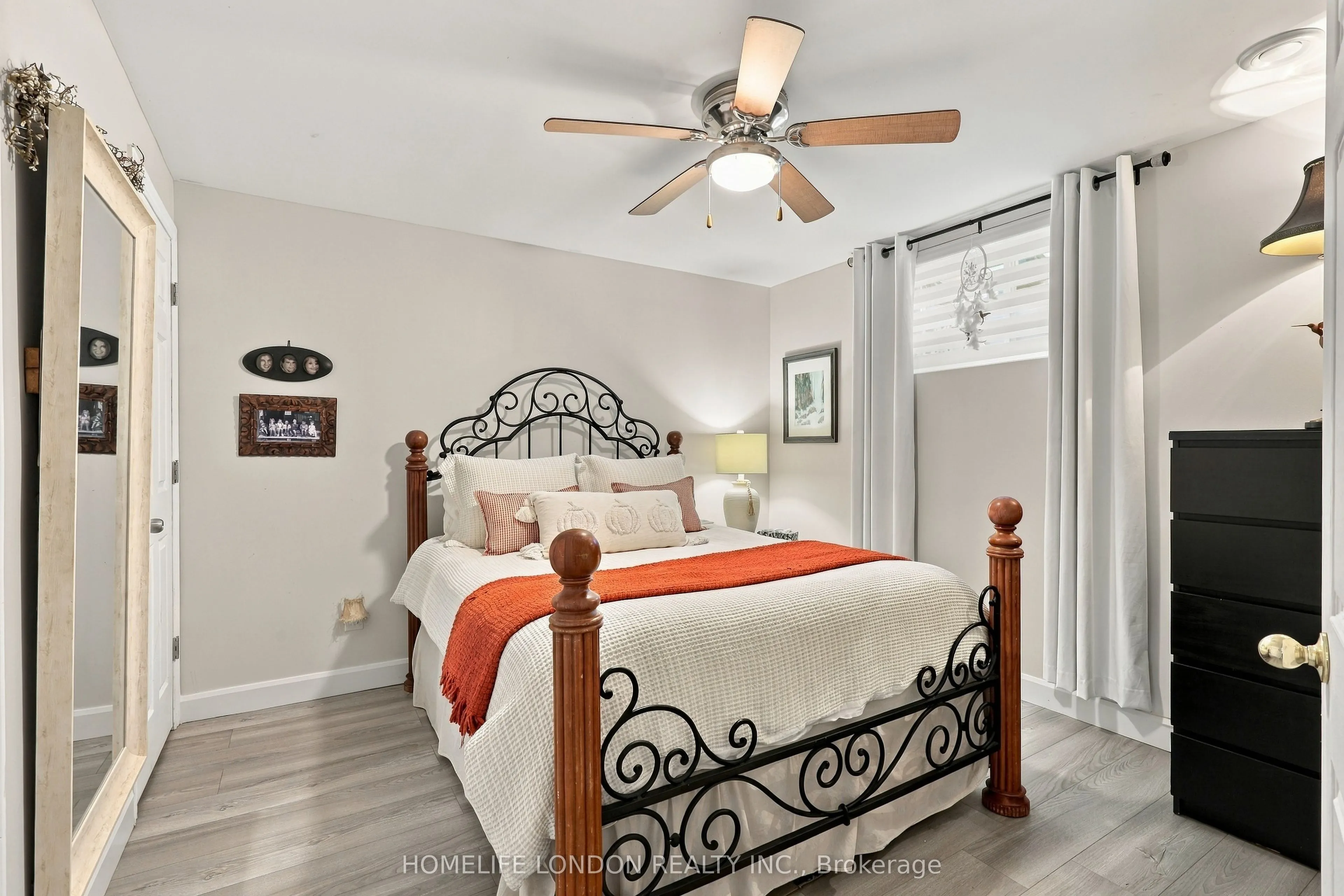 2195 Thornicroft Crescent E