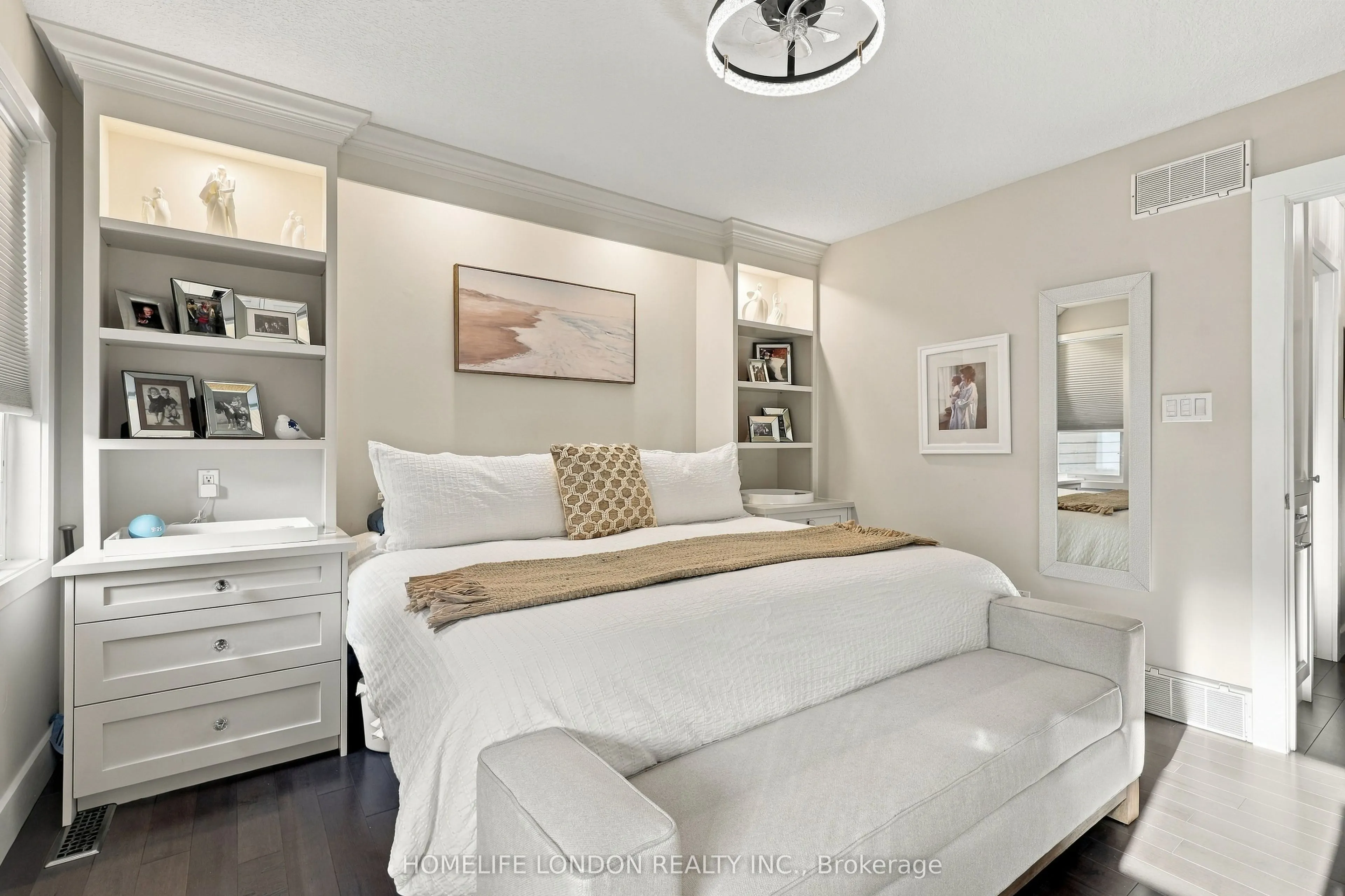 2195 Thornicroft Crescent E