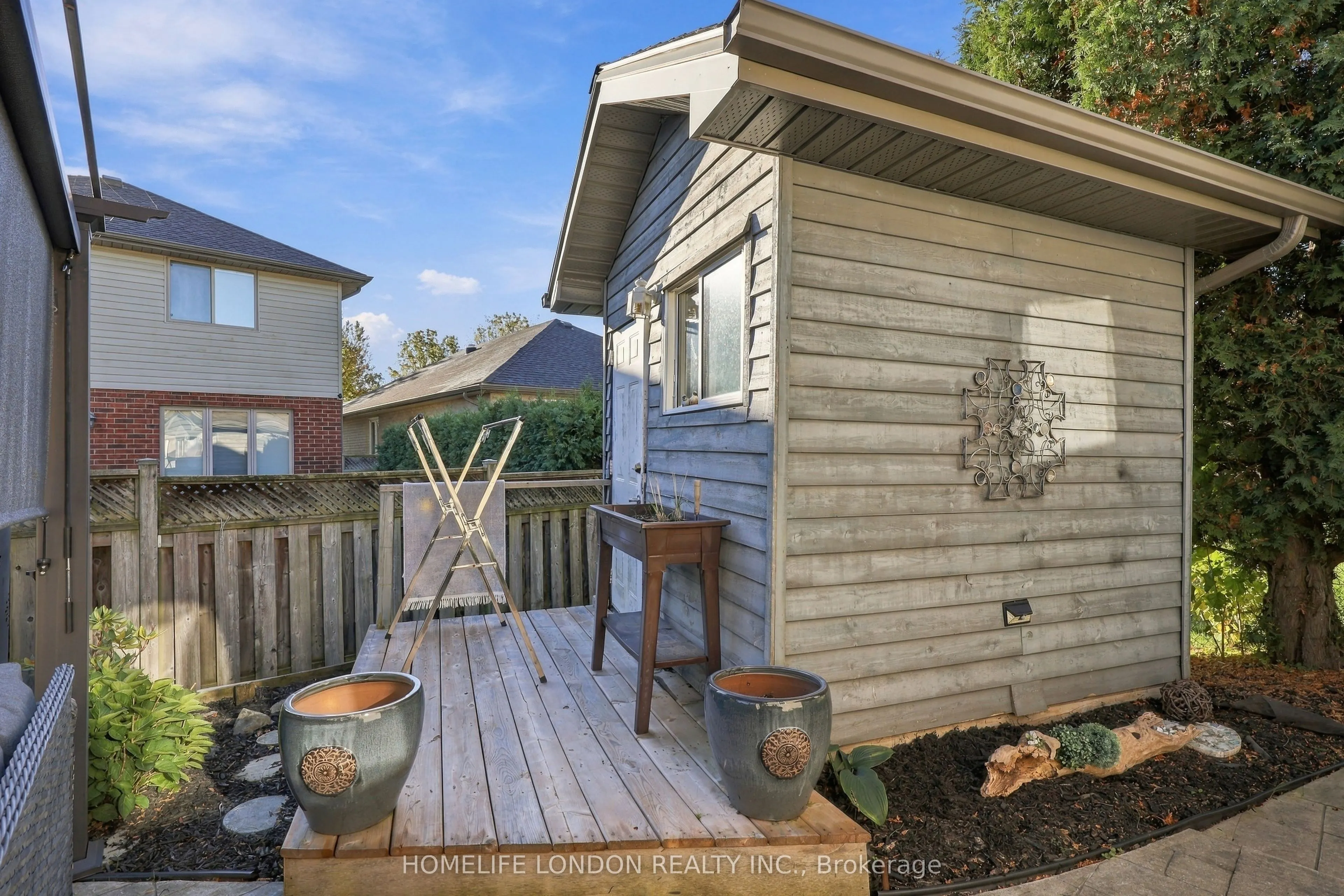 2195 Thornicroft Crescent E