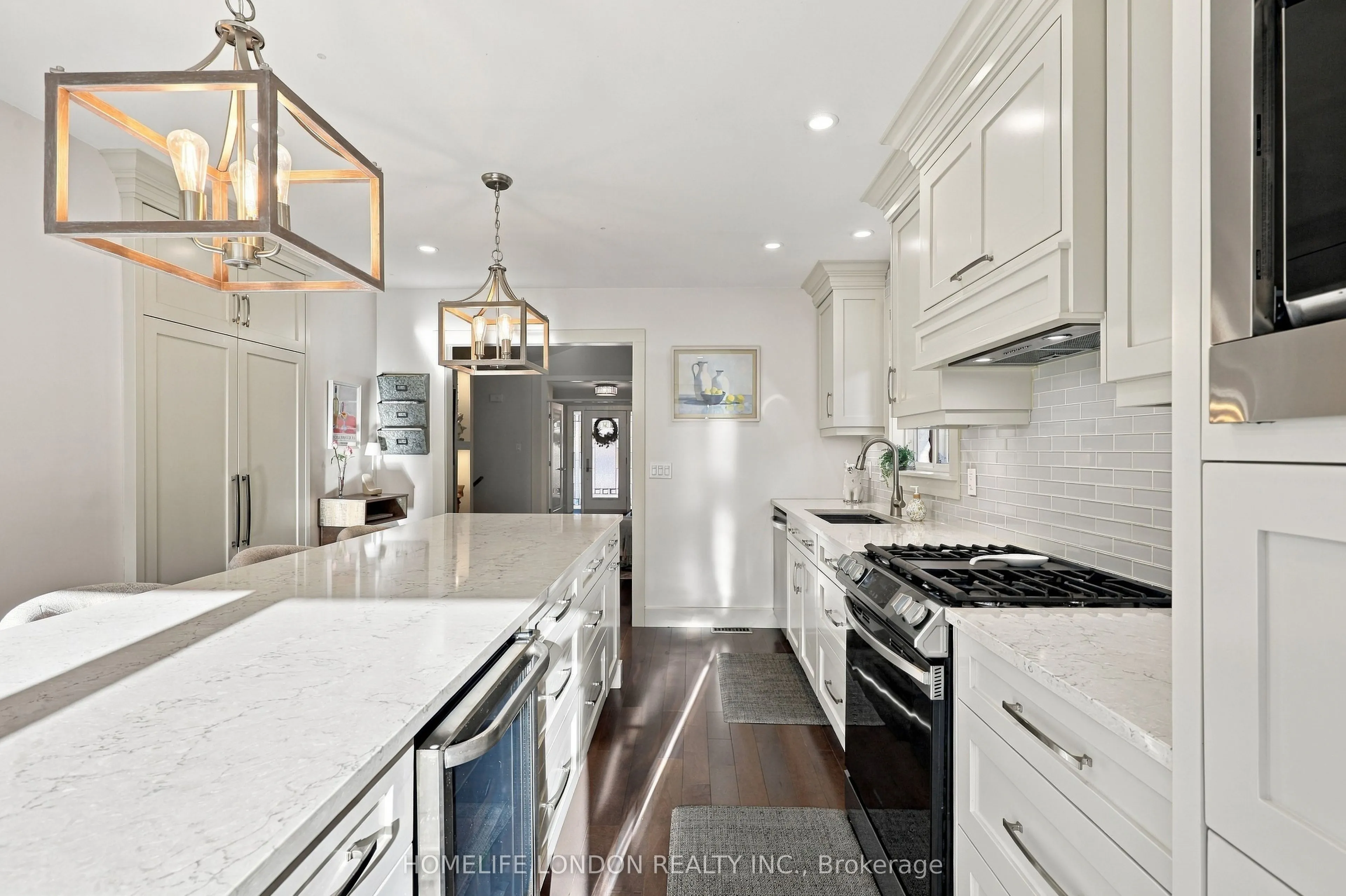 2195 Thornicroft Crescent E