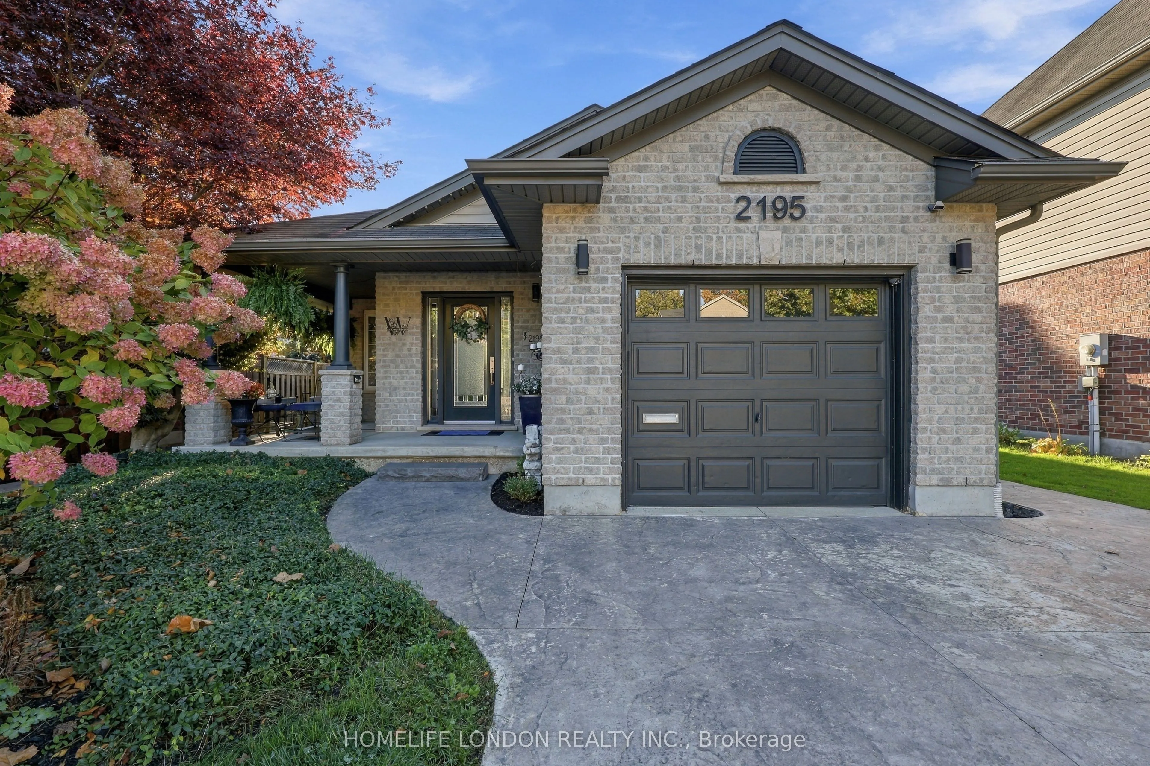 2195 Thornicroft Crescent E