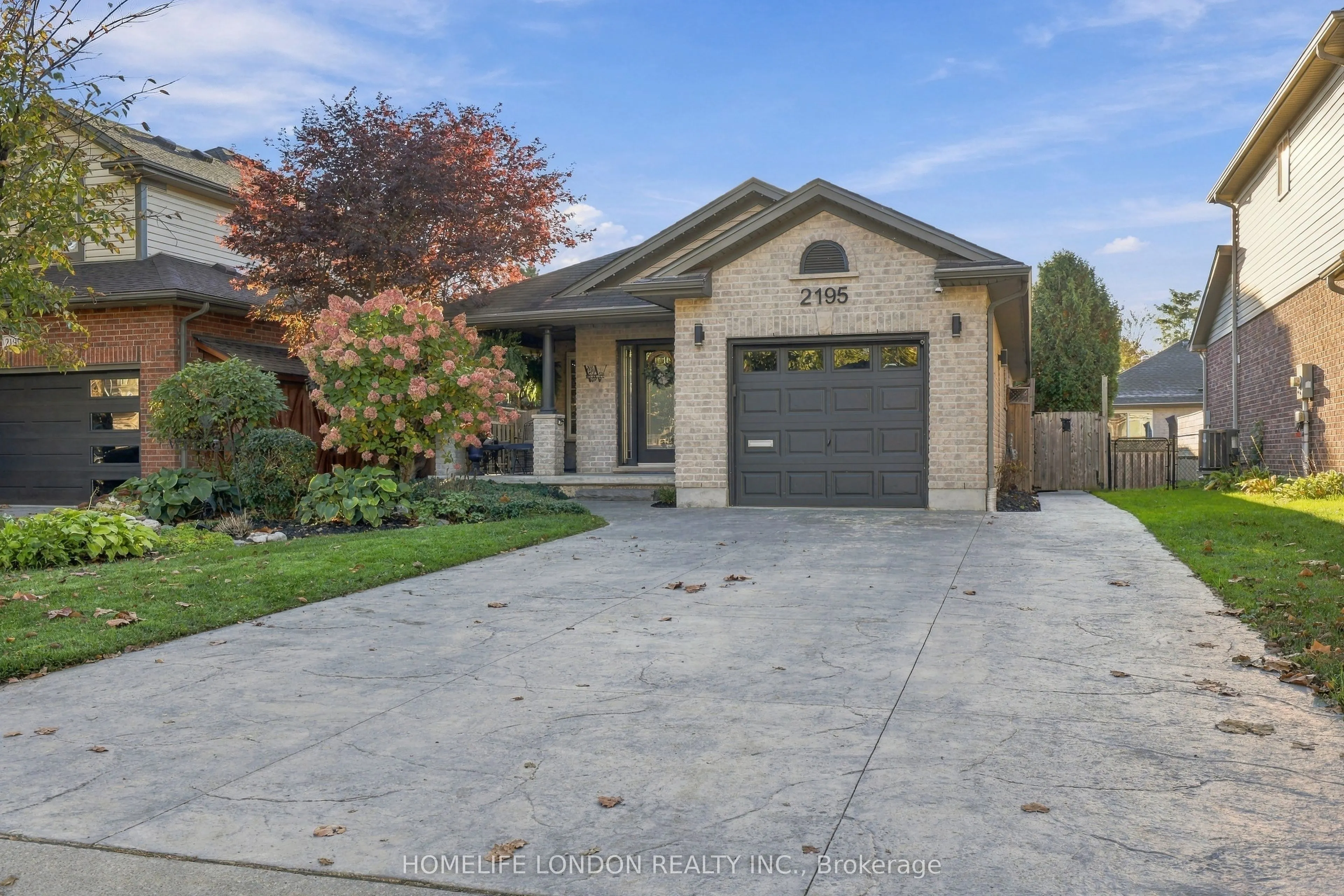2195 Thornicroft Crescent E