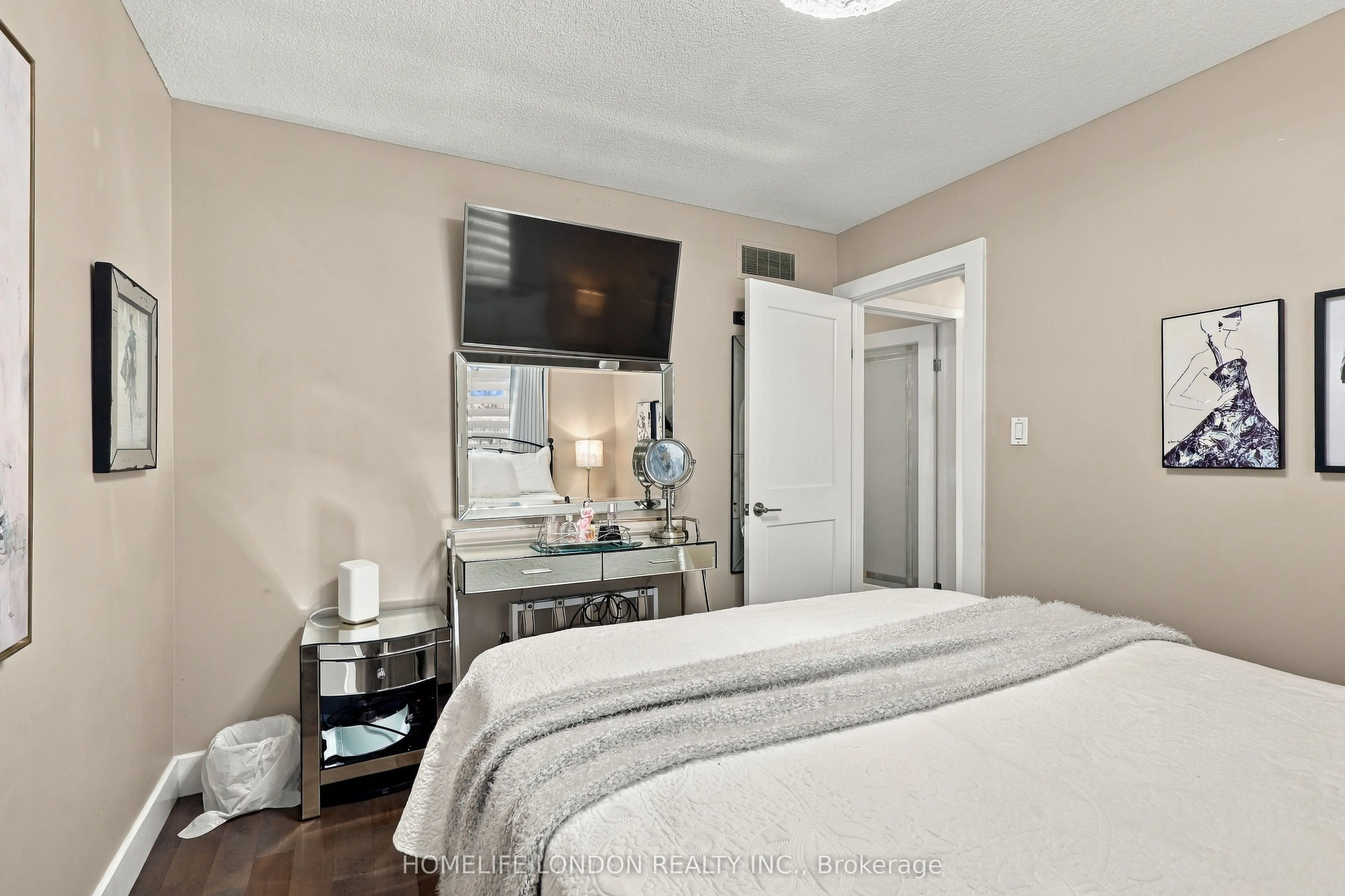 2195 Thornicroft Crescent E