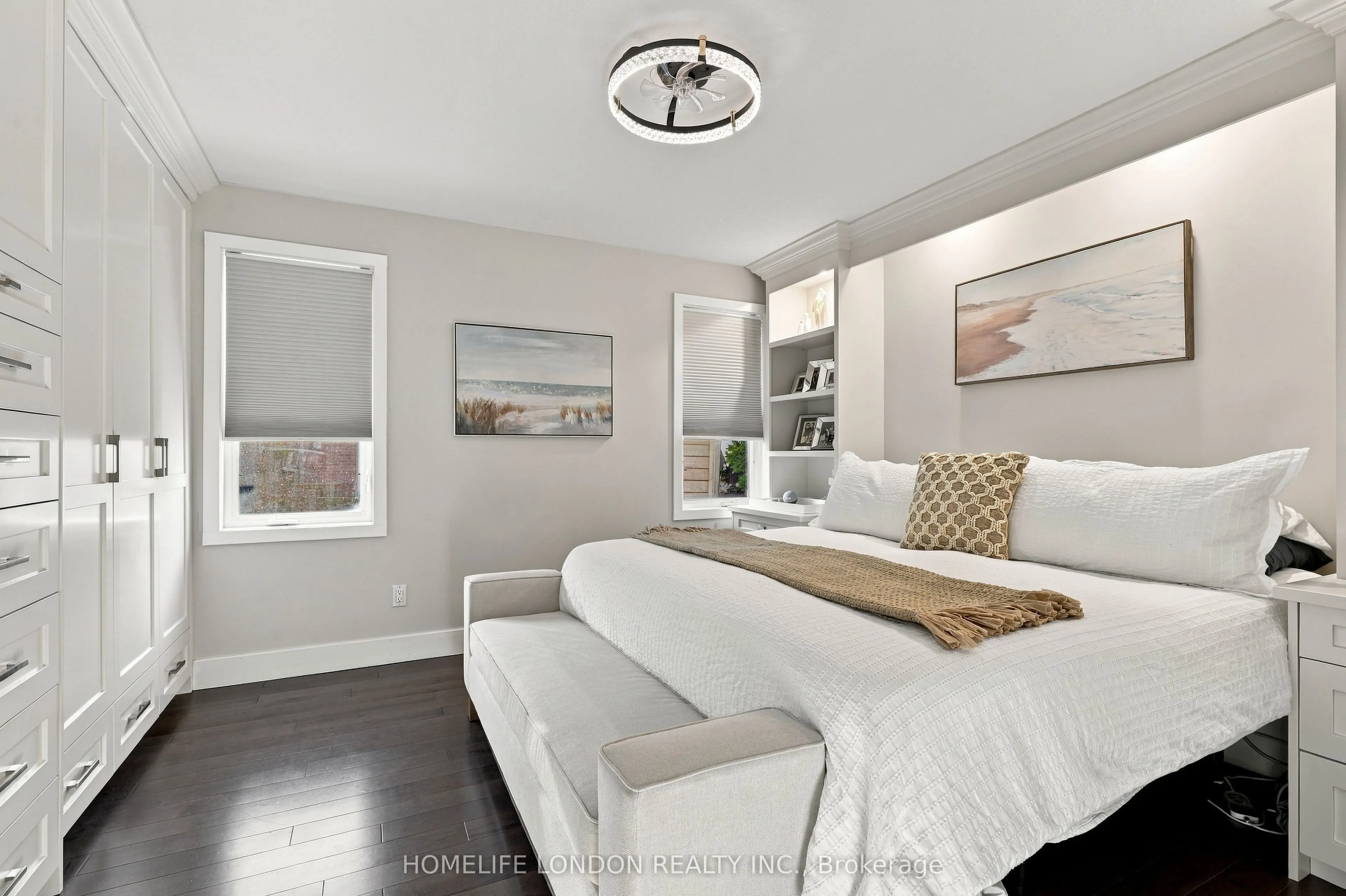 2195 Thornicroft Crescent E