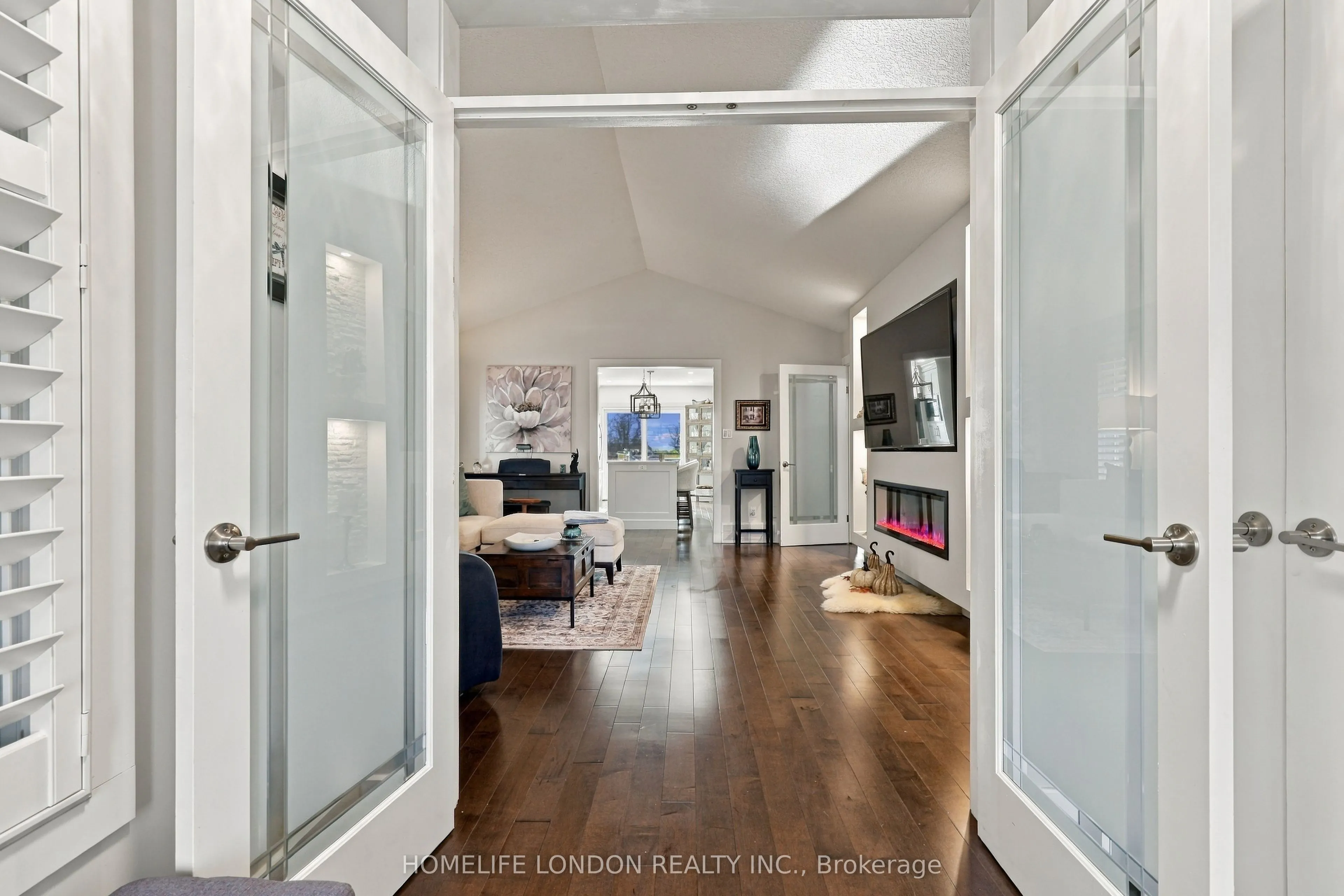 2195 Thornicroft Crescent E