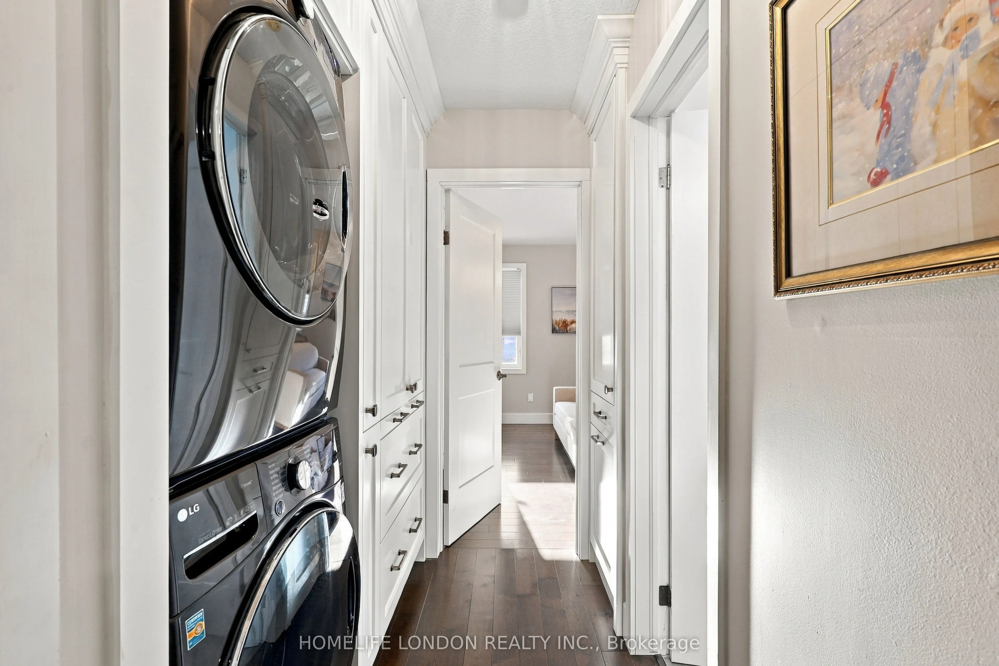 2195 Thornicroft Crescent E