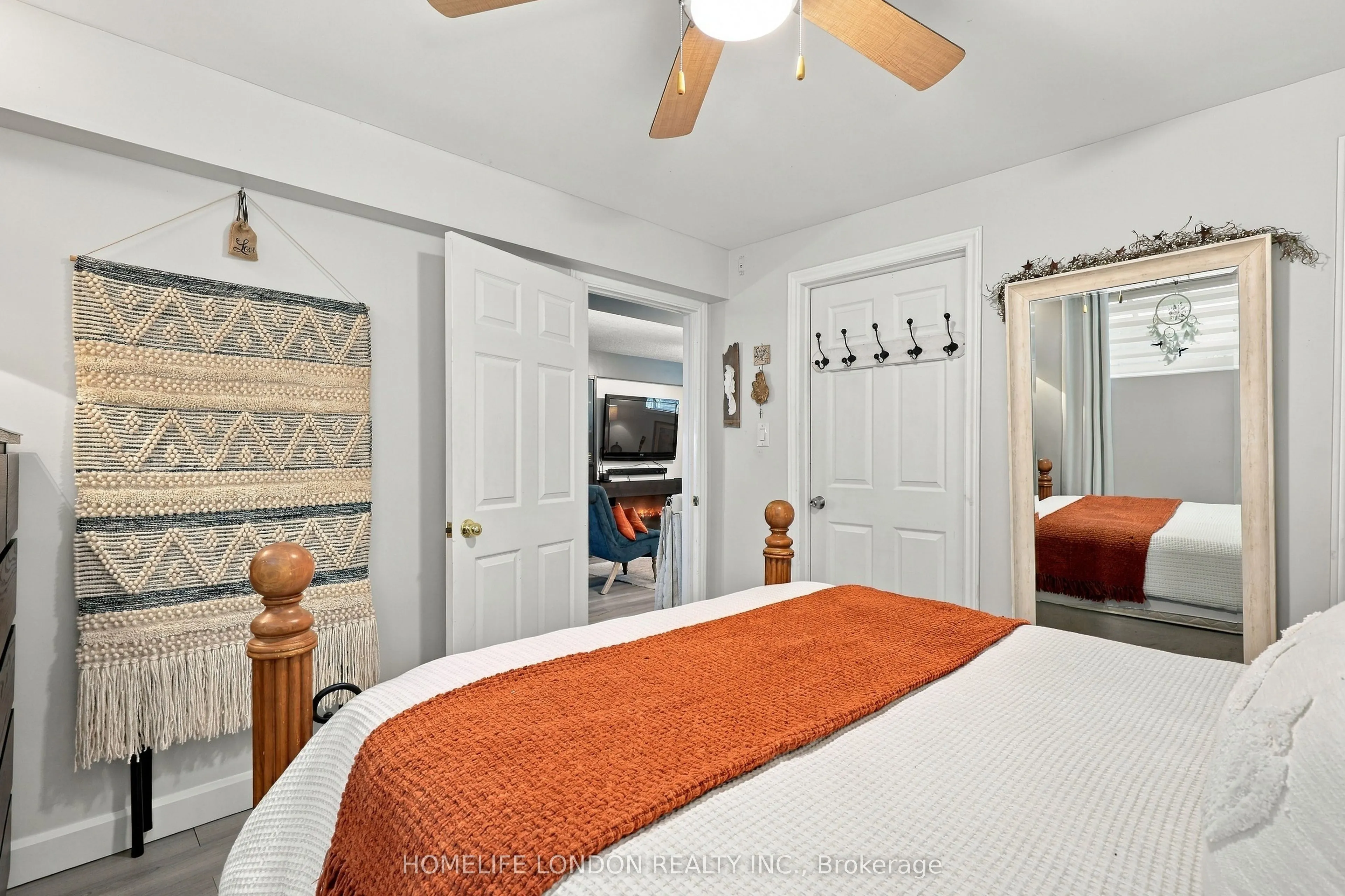 2195 Thornicroft Crescent E