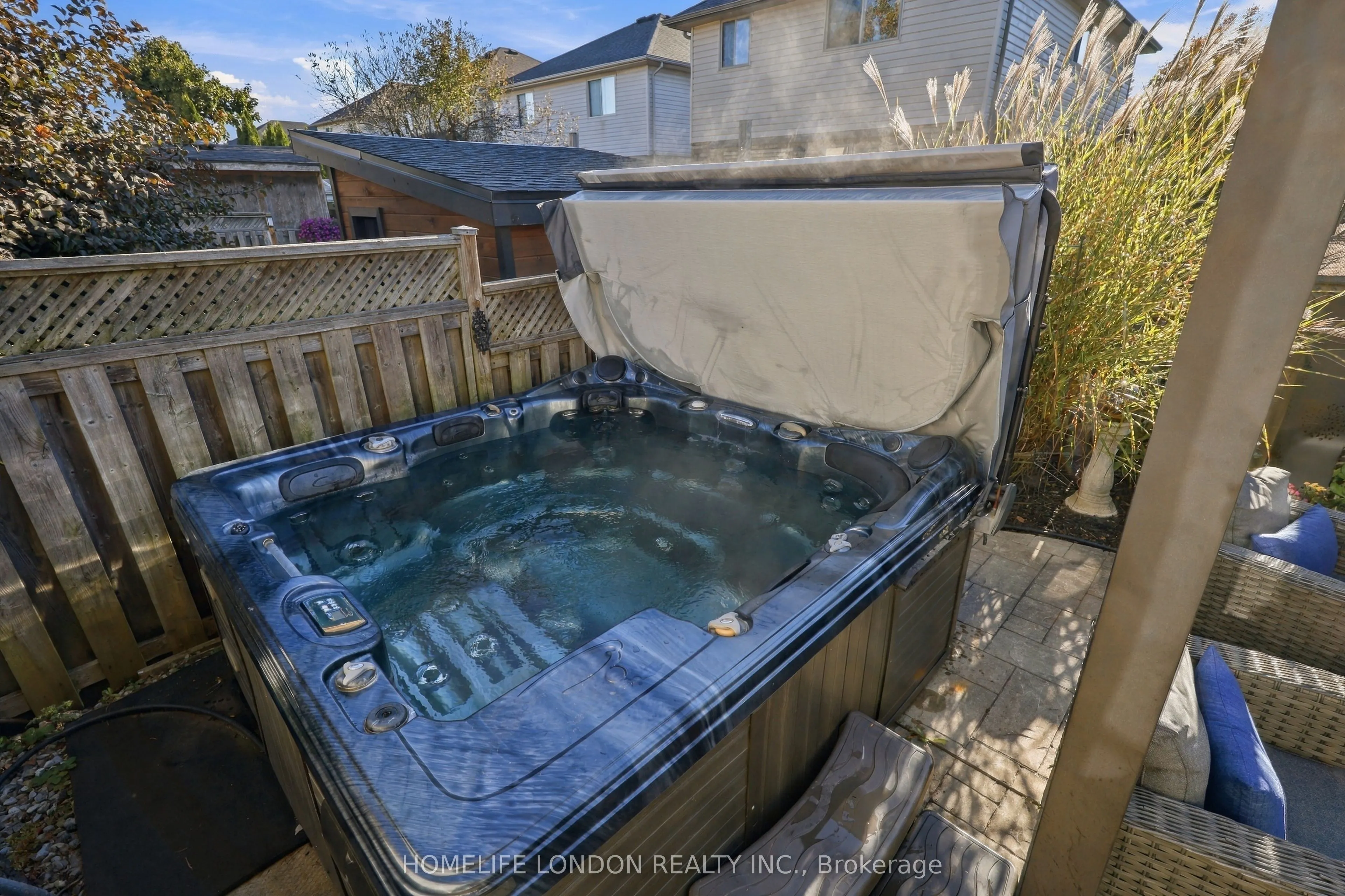 2195 Thornicroft Crescent E