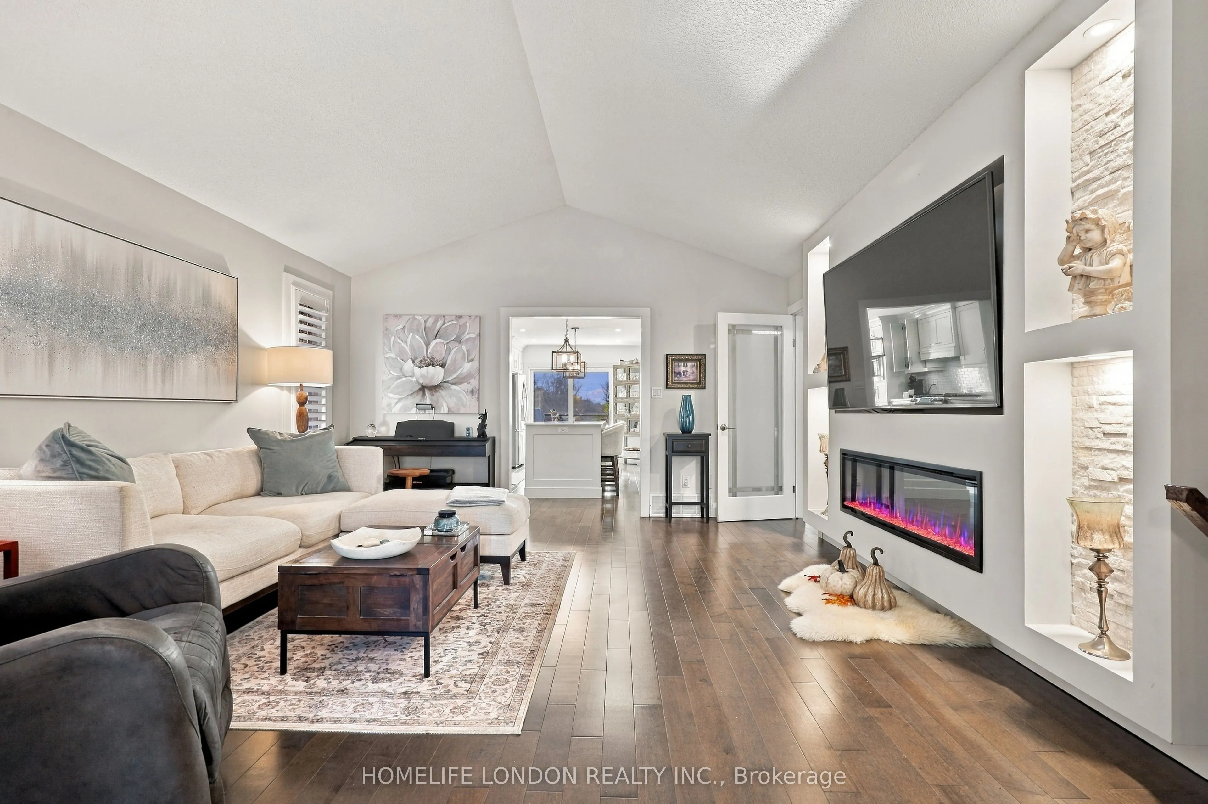 2195 Thornicroft Crescent E