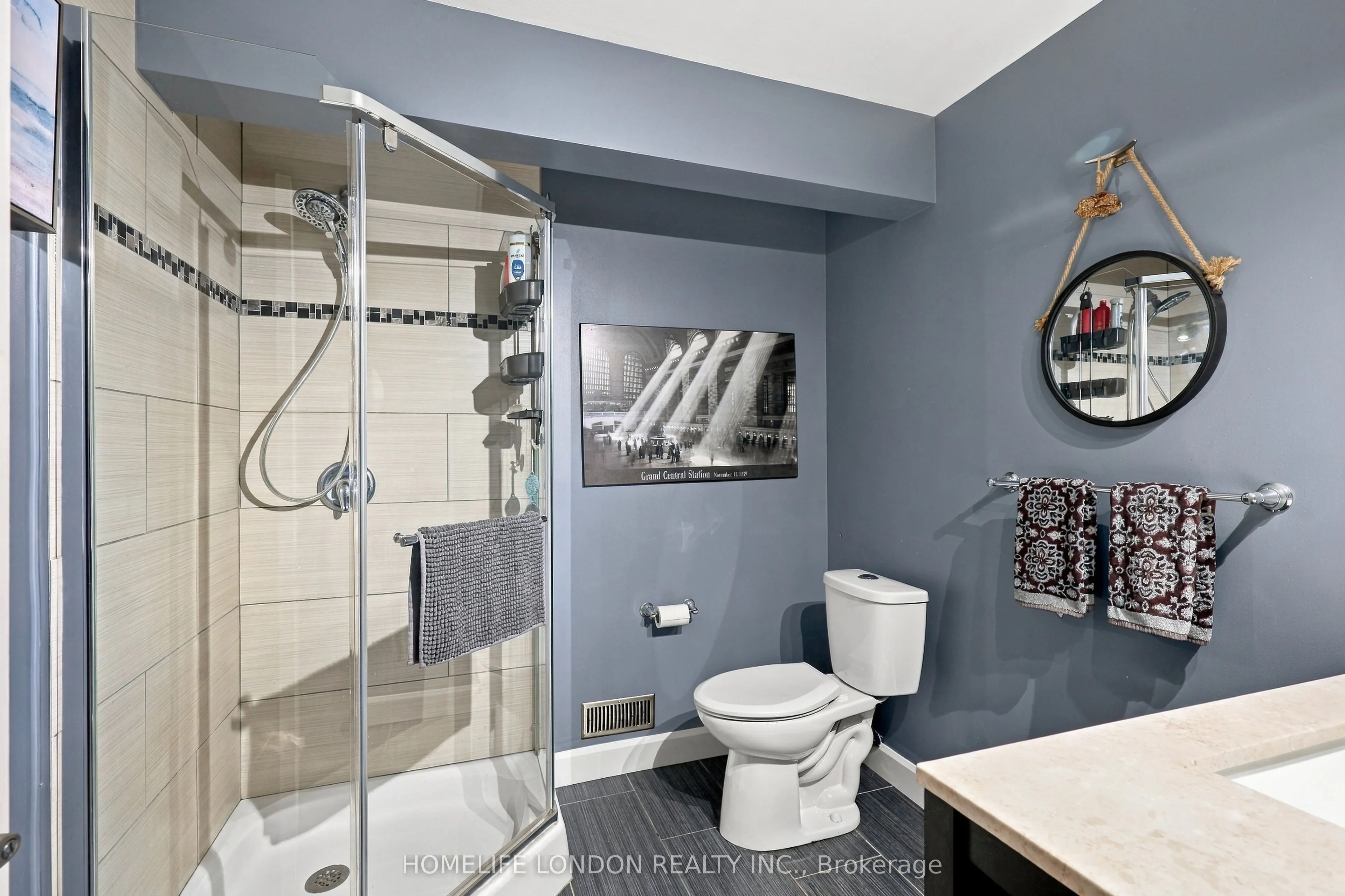 2195 Thornicroft Crescent E