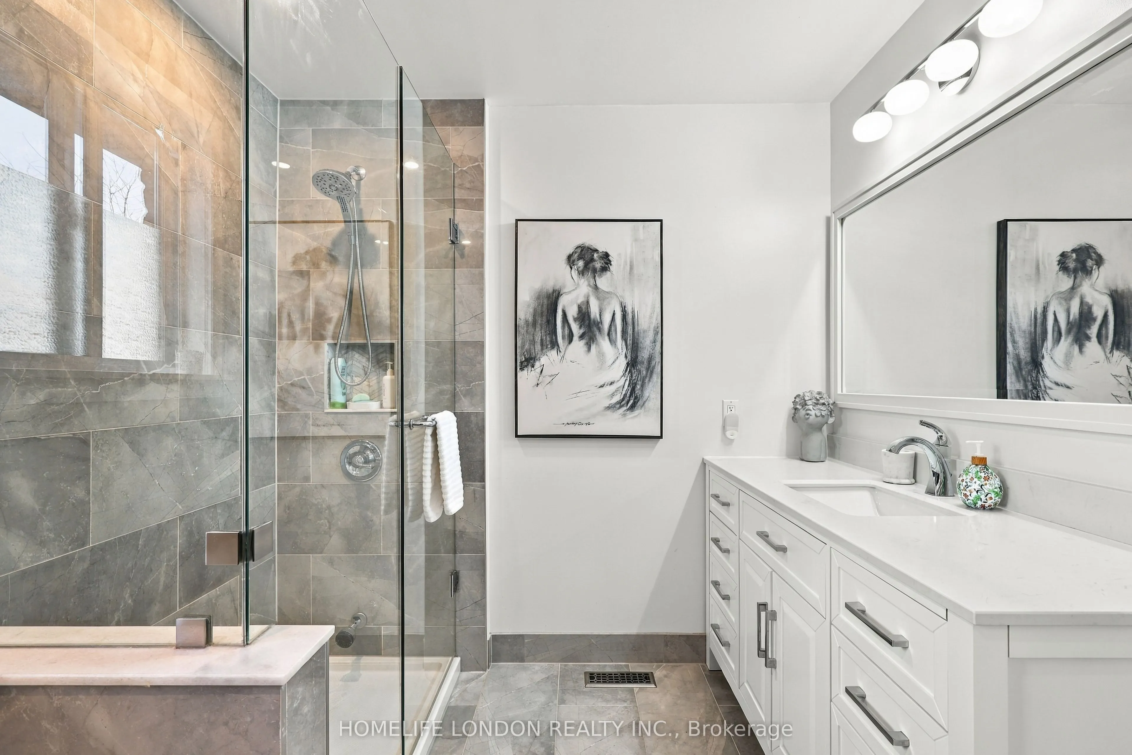 2195 Thornicroft Crescent E