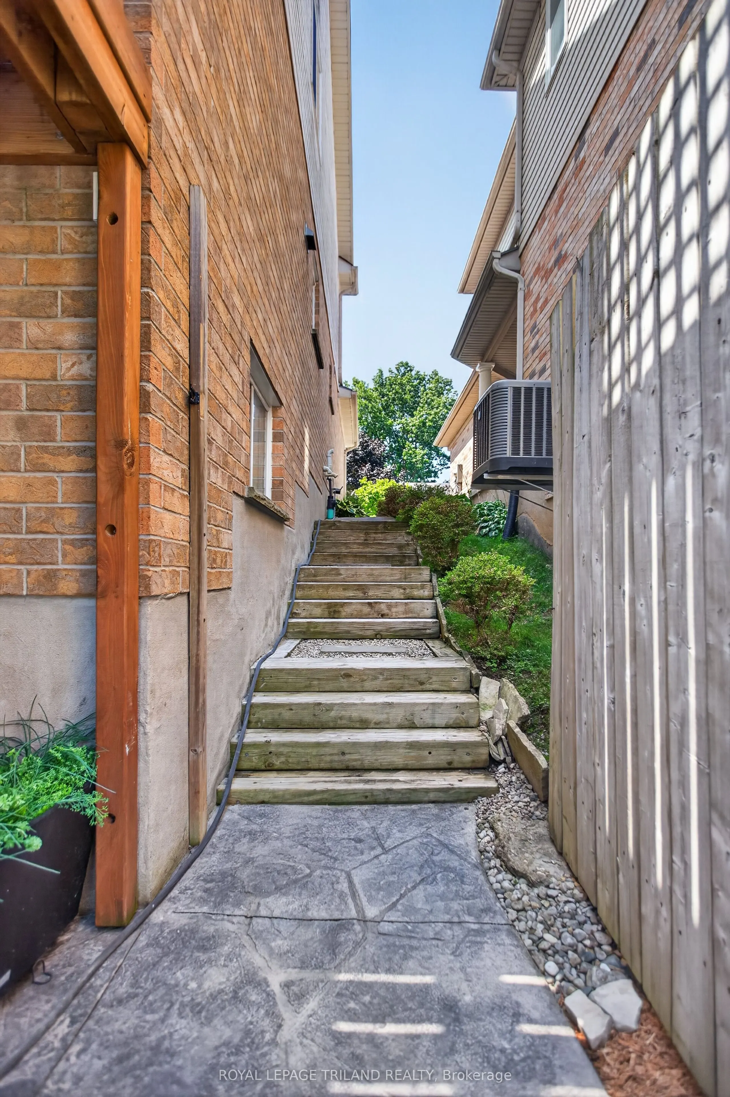 98 Rossmore Court