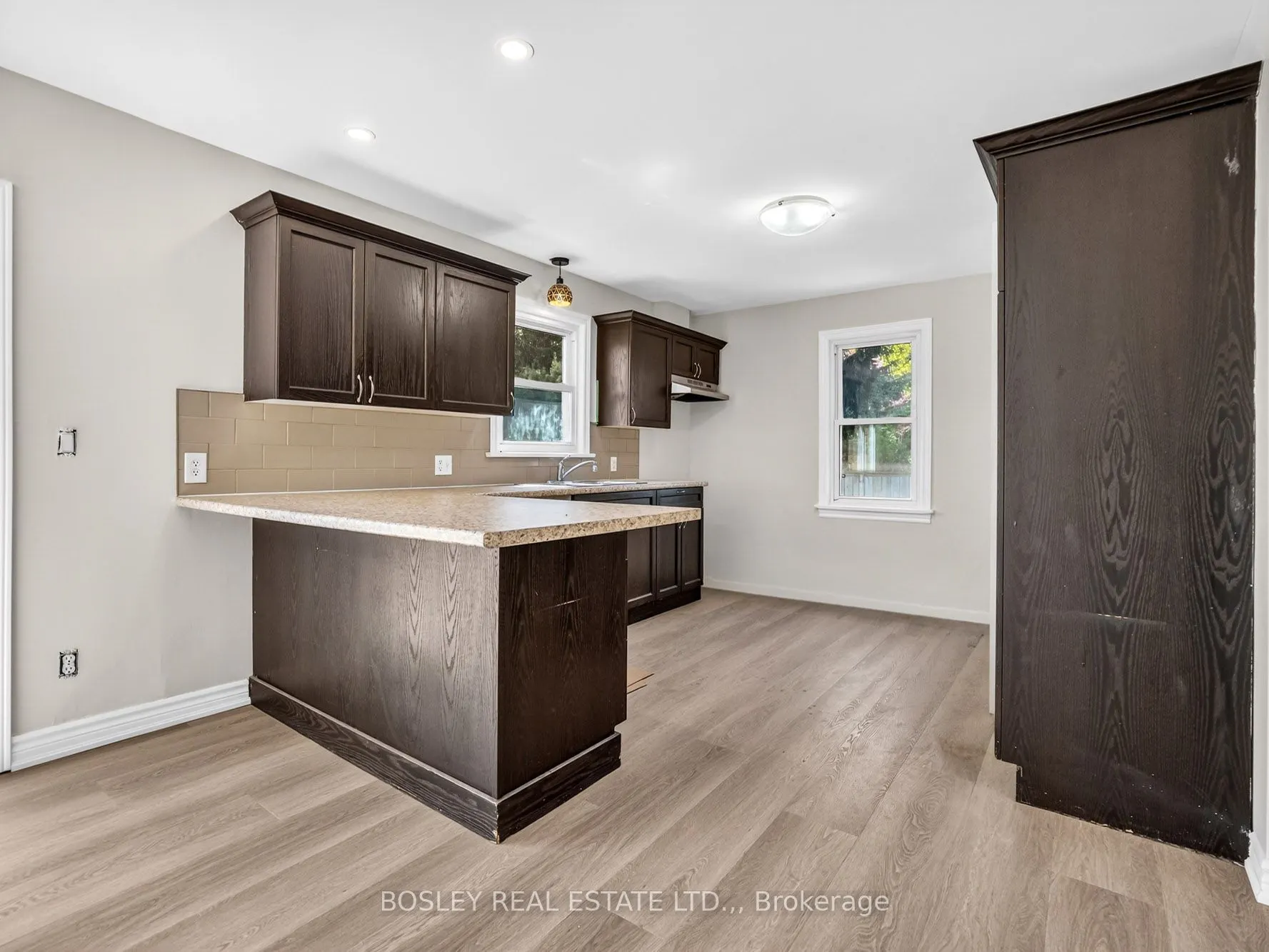 8 PEARCE Avenue