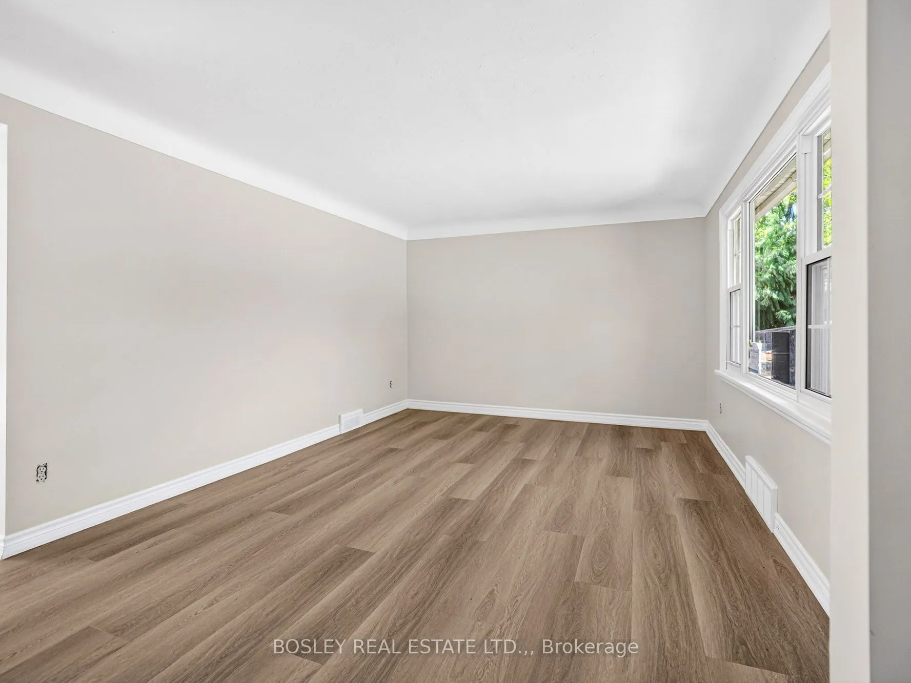 8 PEARCE Avenue
