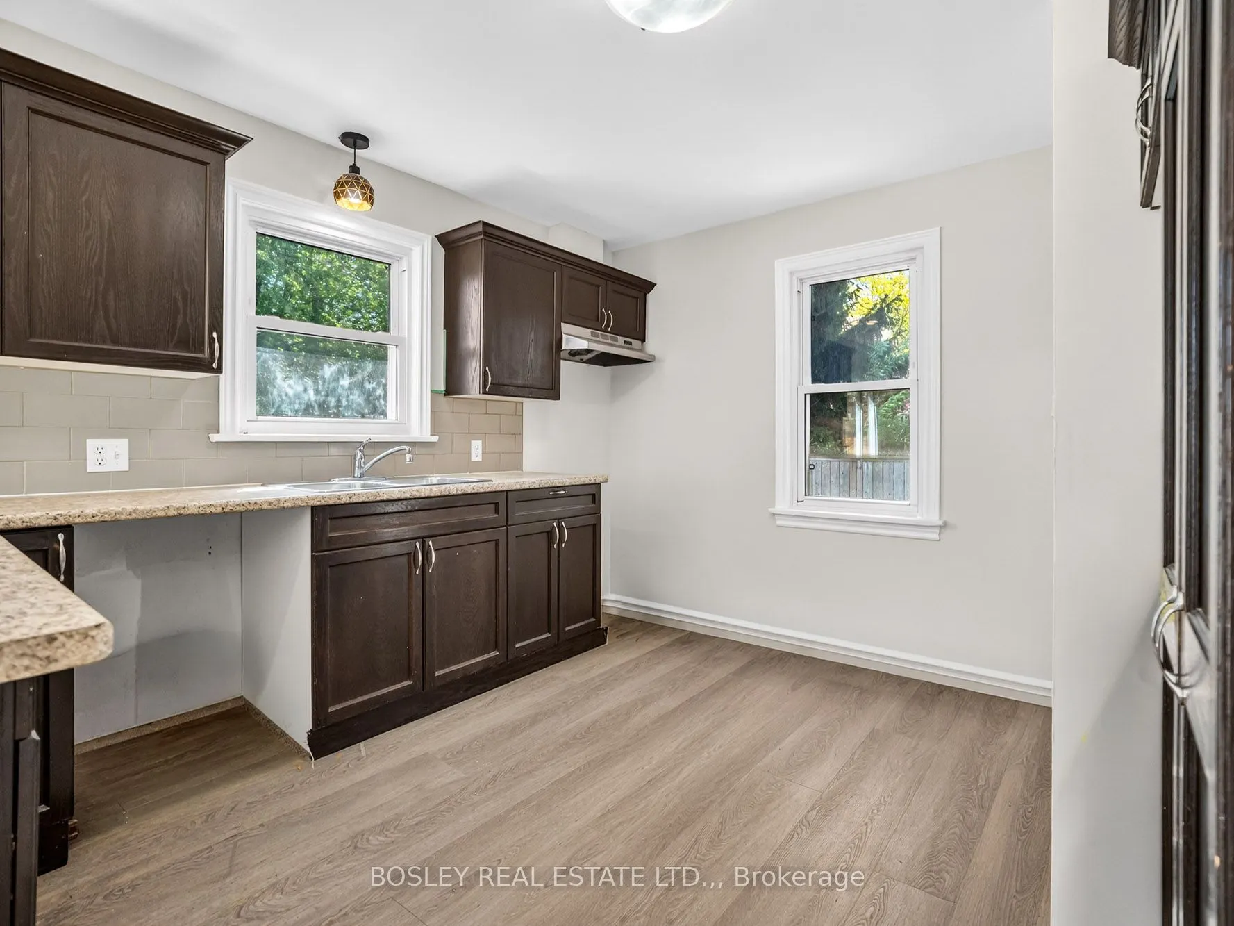 8 PEARCE Avenue