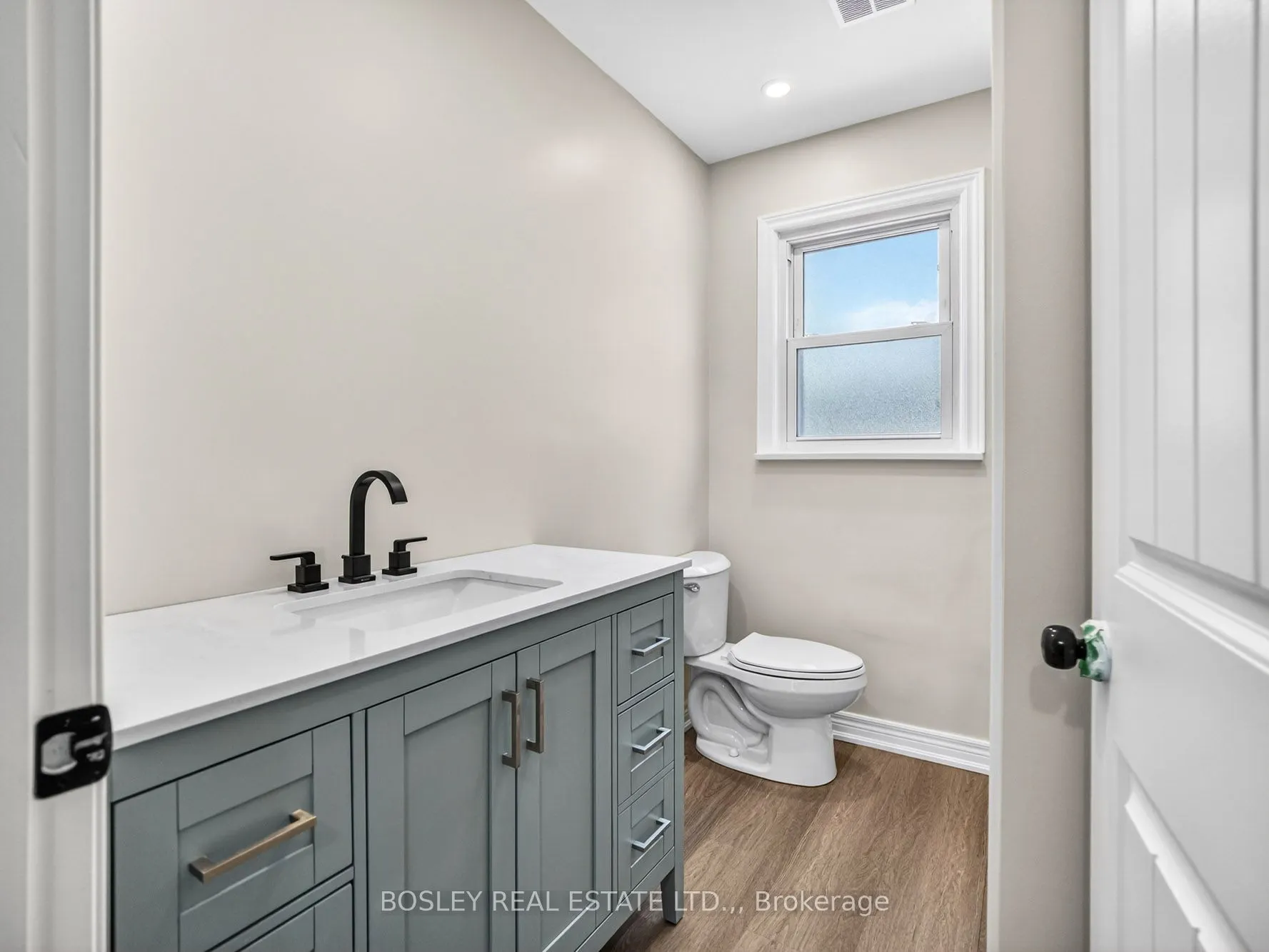 8 PEARCE Avenue