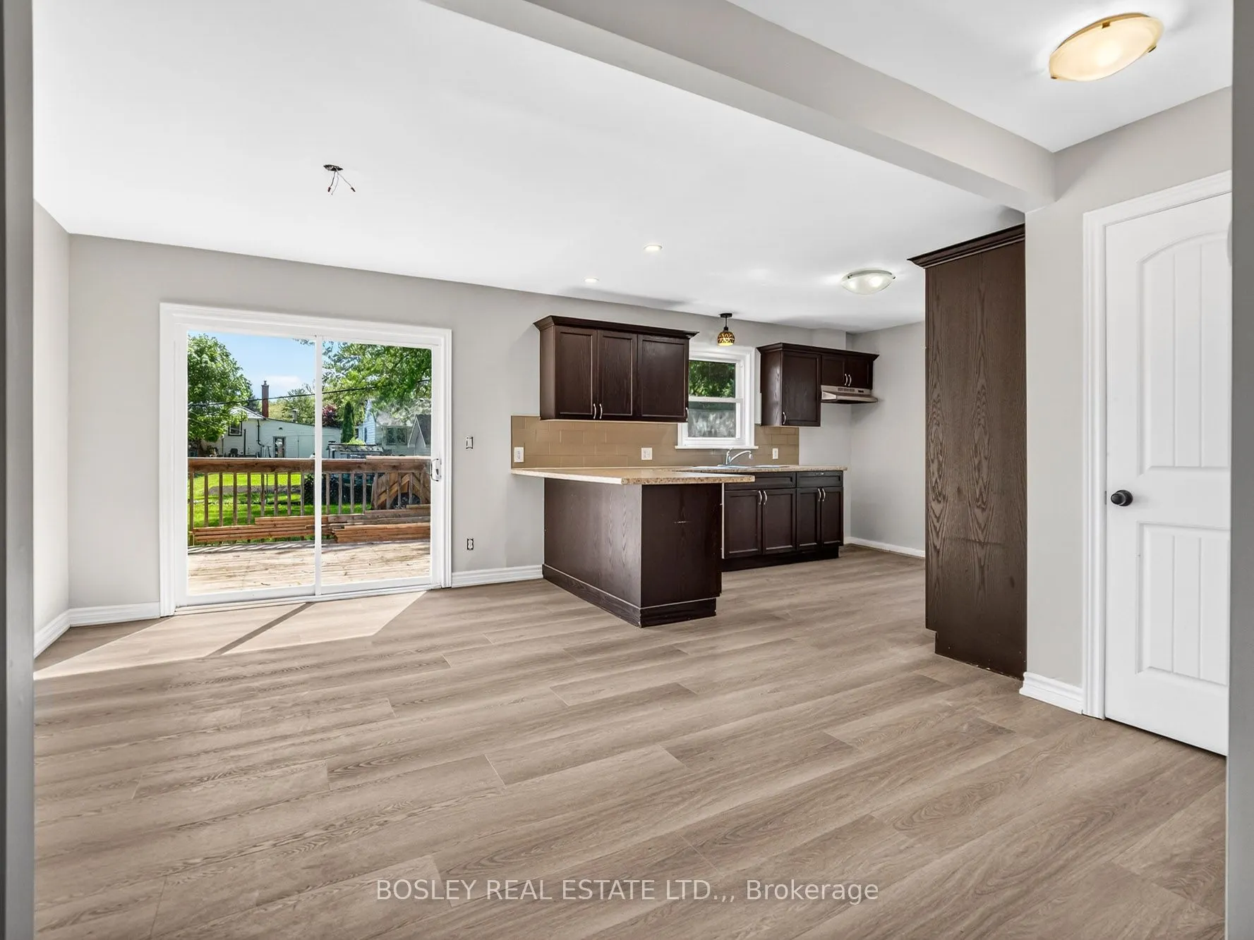 8 PEARCE Avenue
