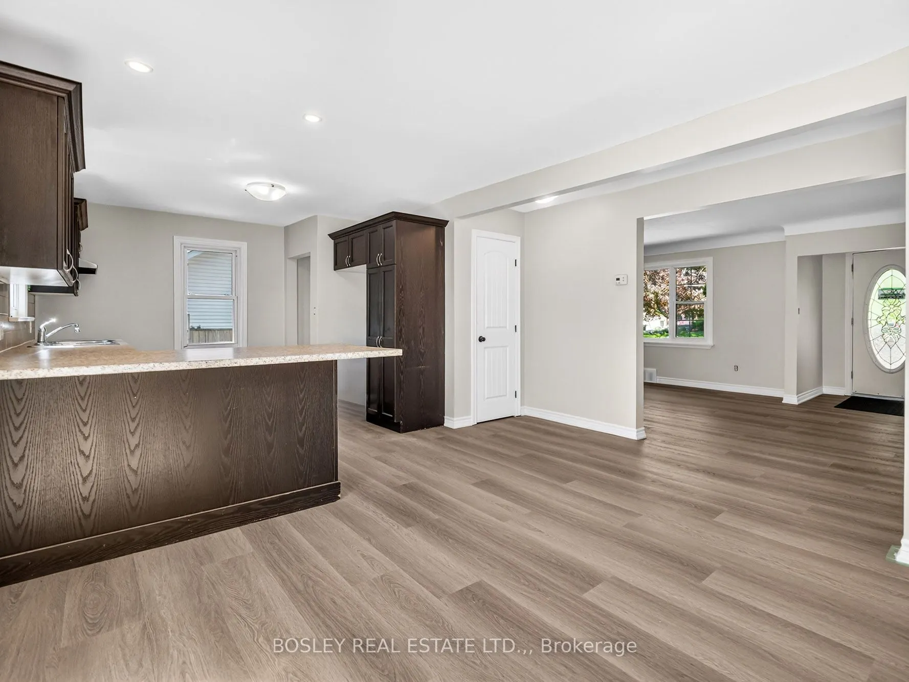 8 PEARCE Avenue