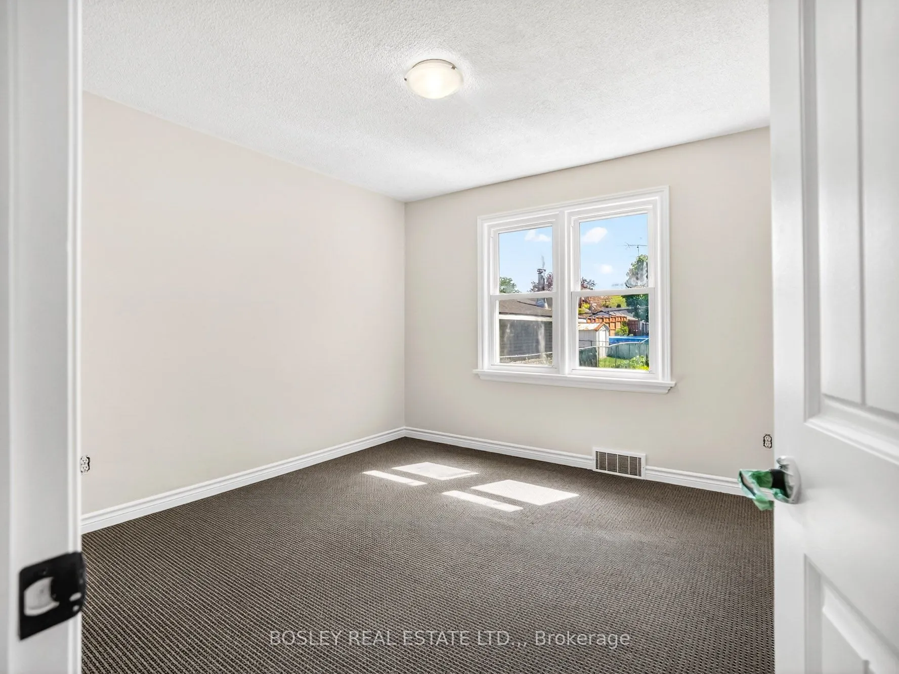 8 PEARCE Avenue