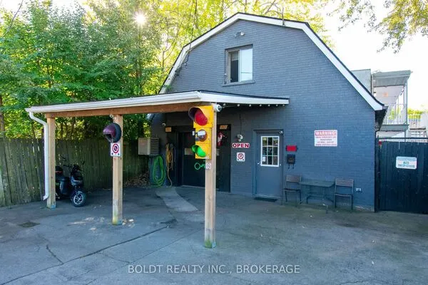7004 Lundys Lane