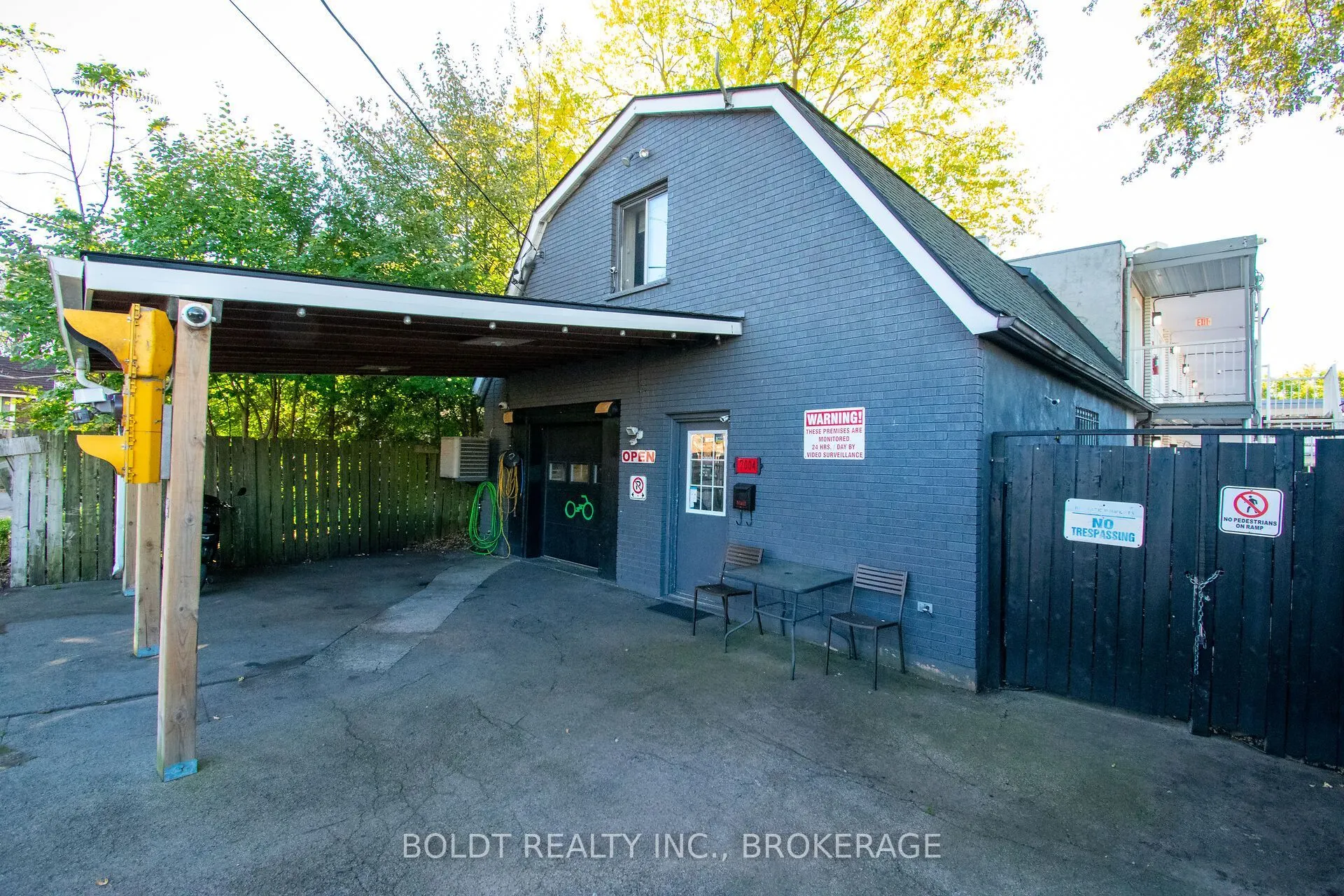 7004 Lundys Lane