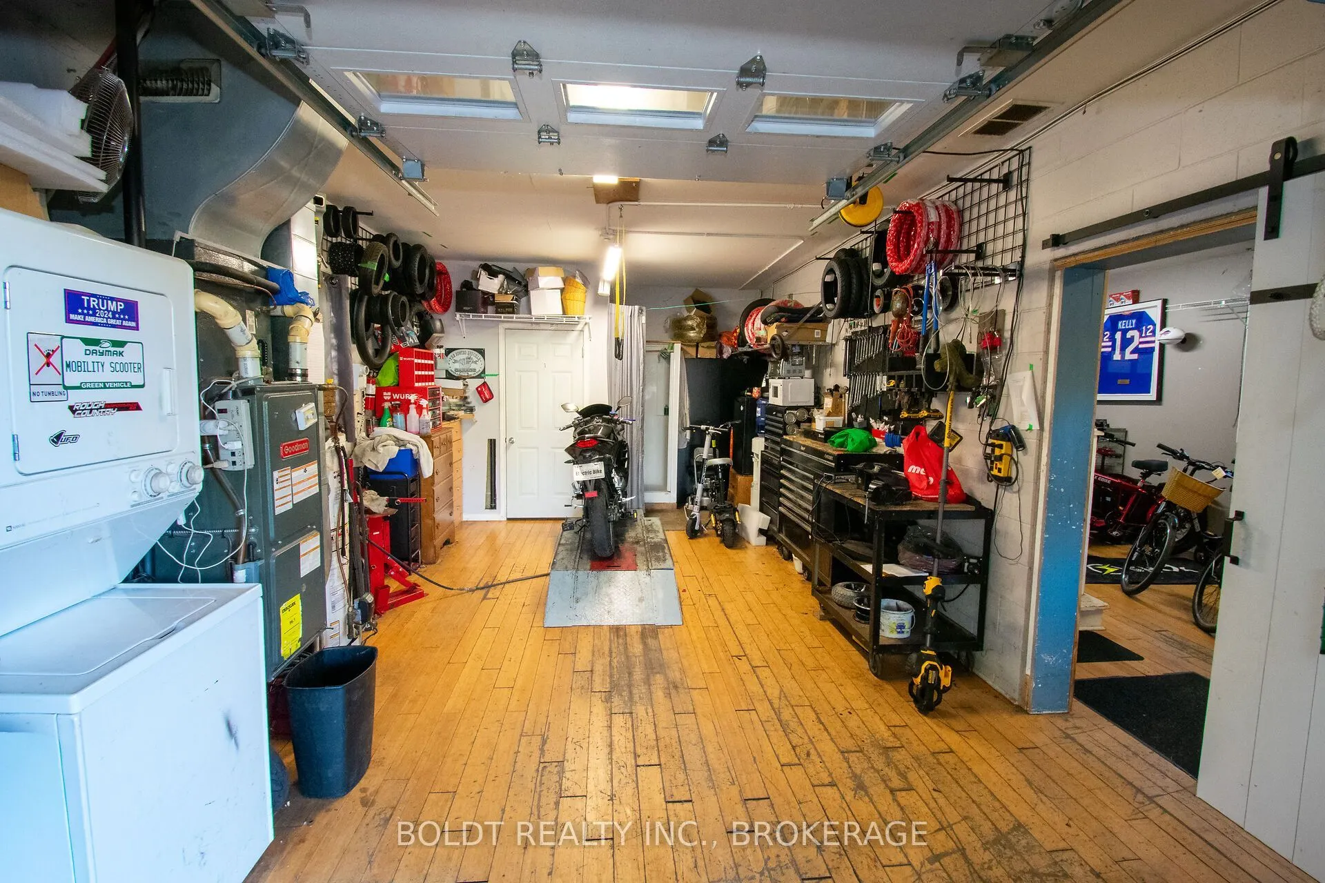 7004 Lundys Lane