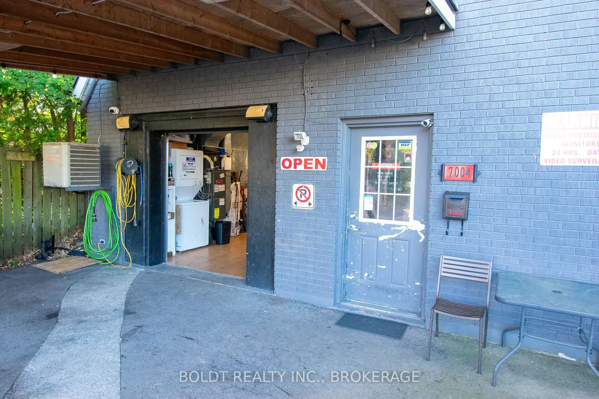 7004 Lundys Lane