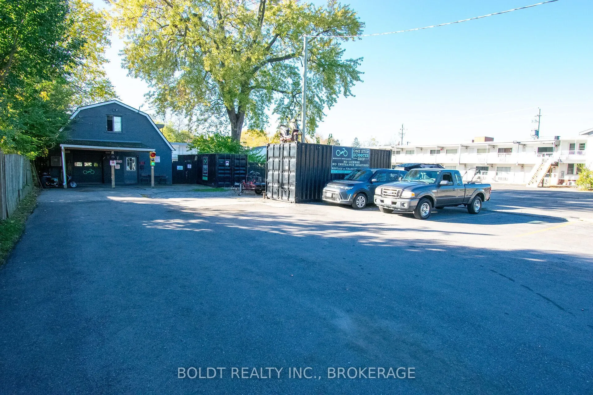 7004 Lundys Lane