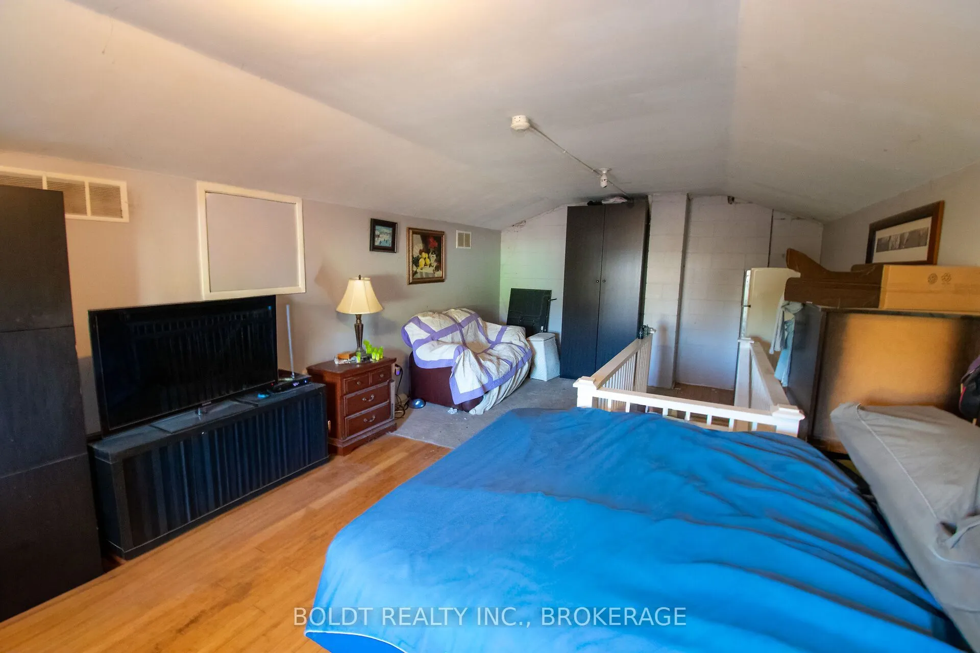 7004 Lundys Lane