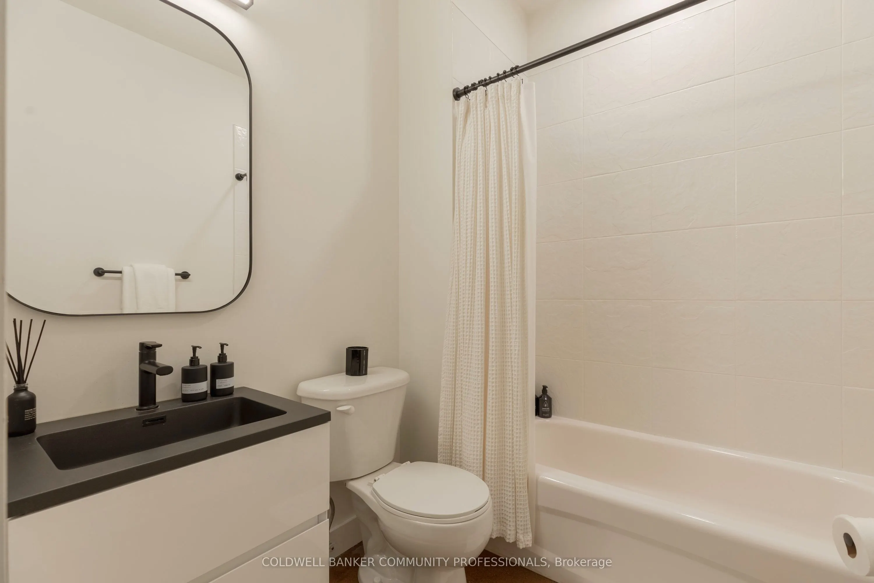 66 Bay Street S #410