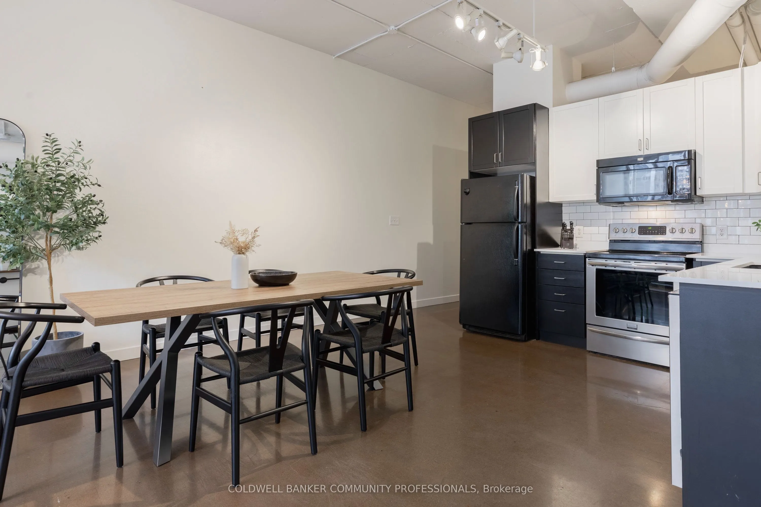 66 Bay Street S #410