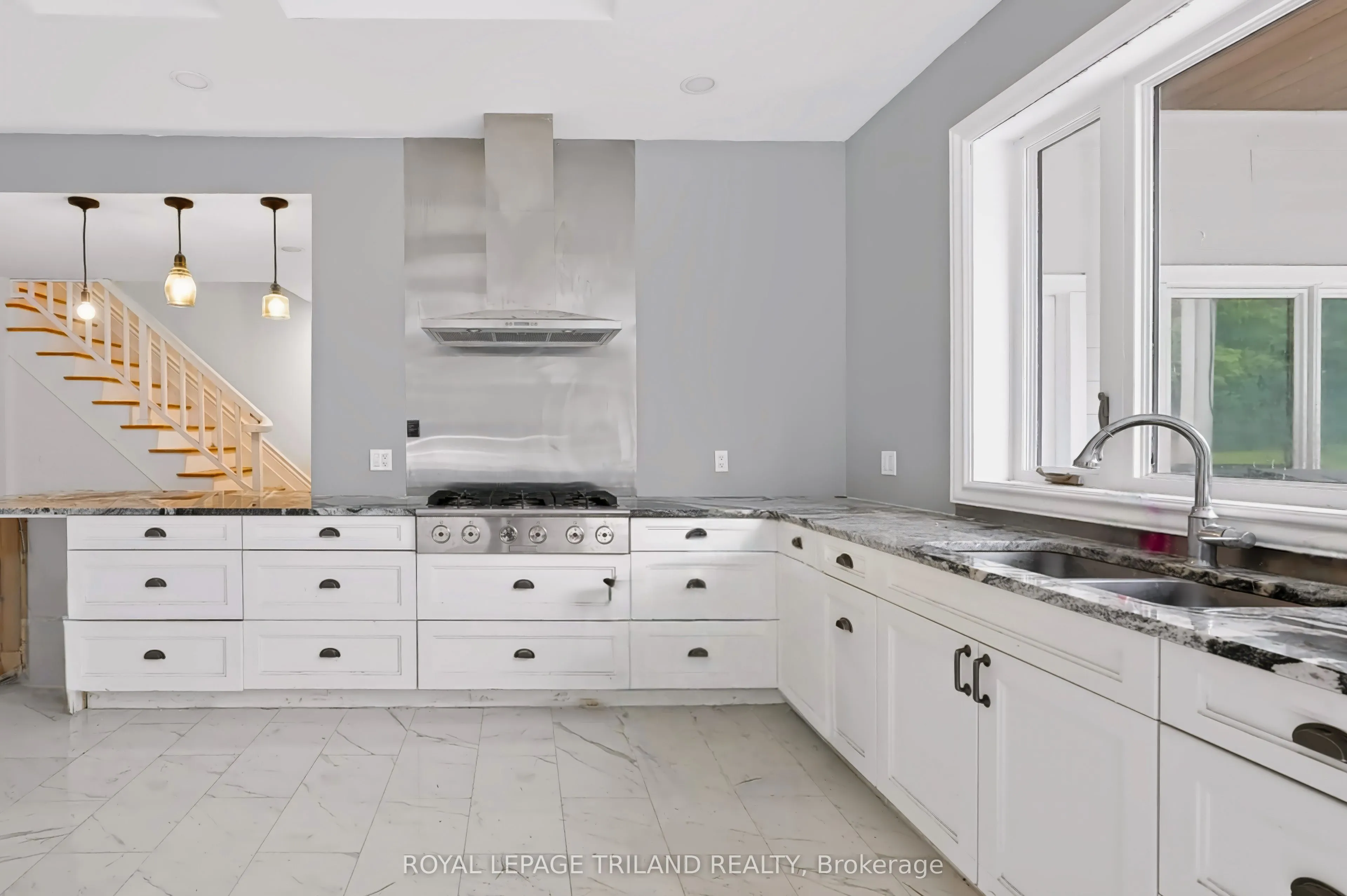 467 Commissioners Road E