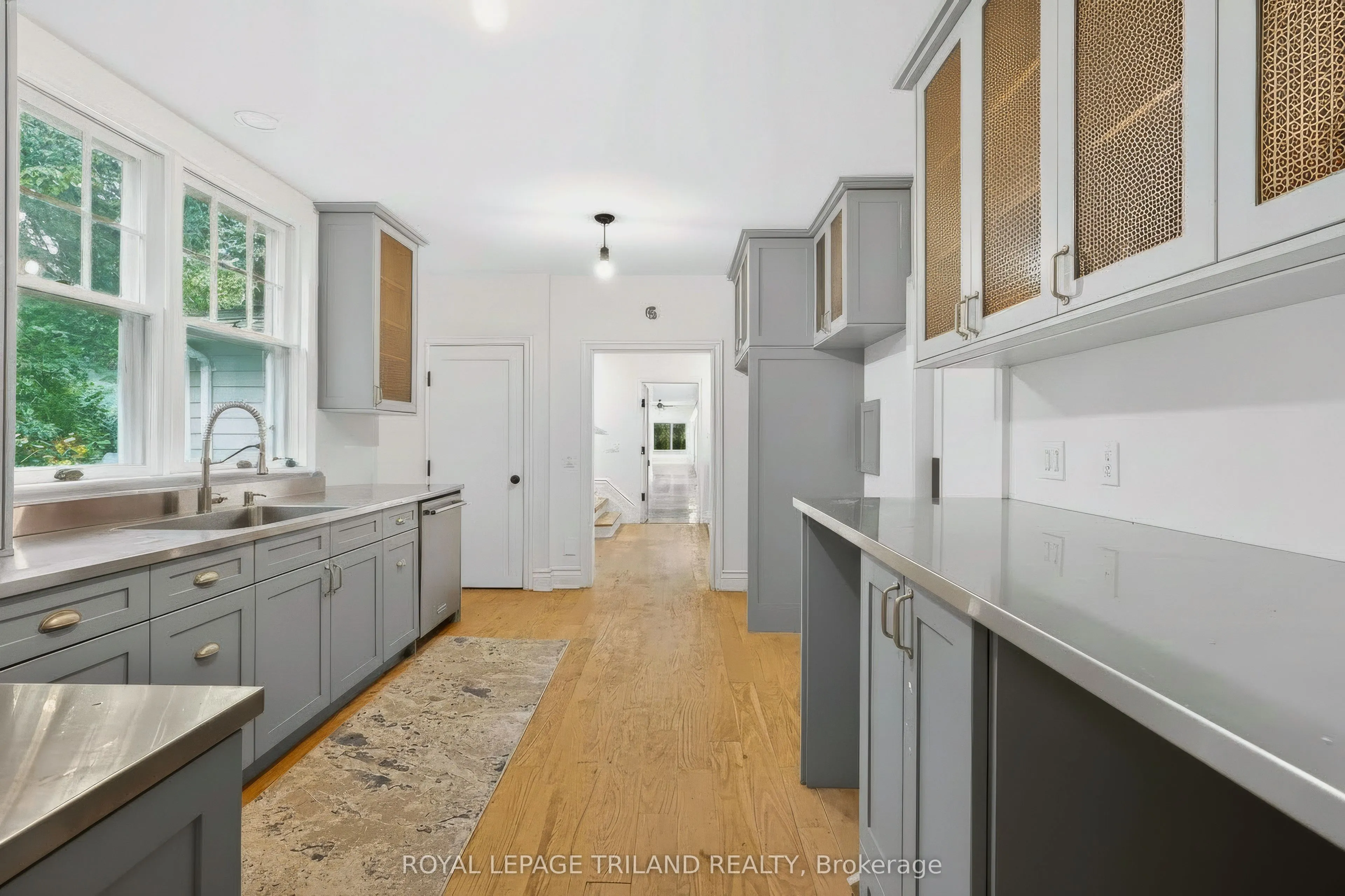 467 Commissioners Road E