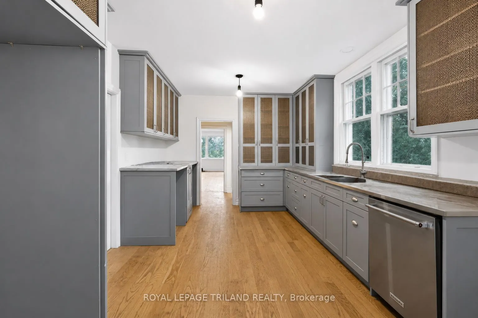 467 Commissioners Road E