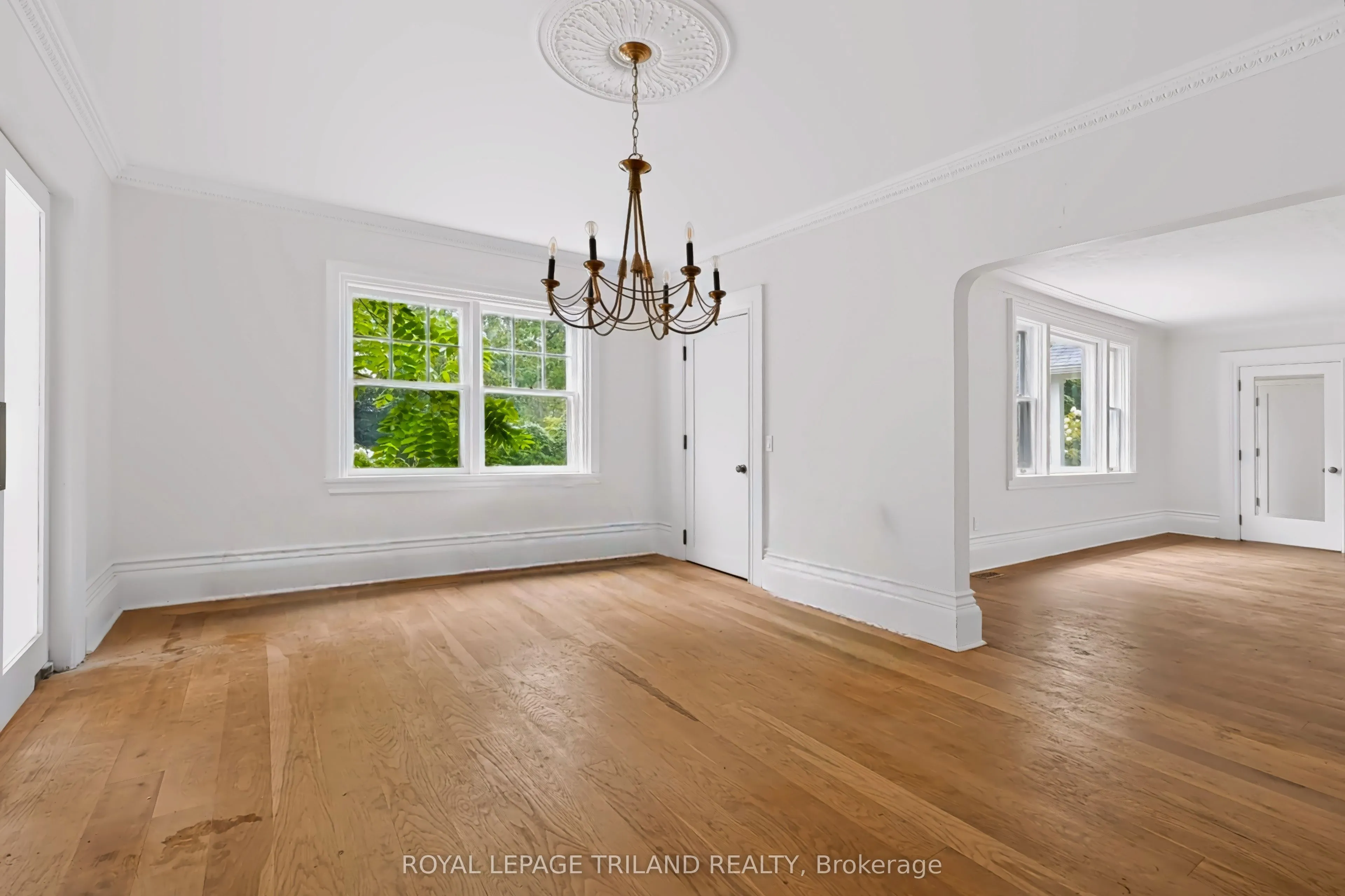 467 Commissioners Road E