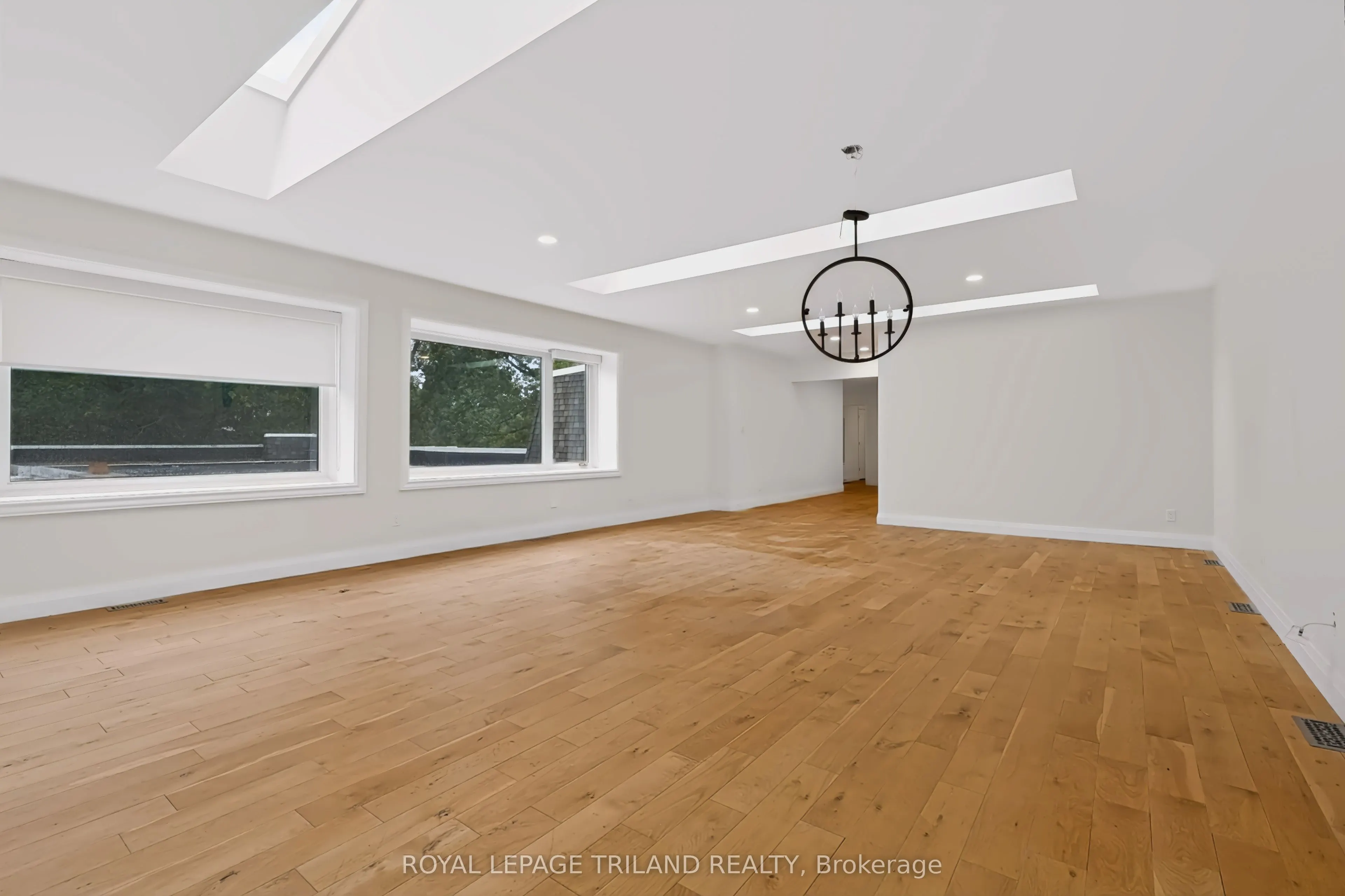 467 Commissioners Road E