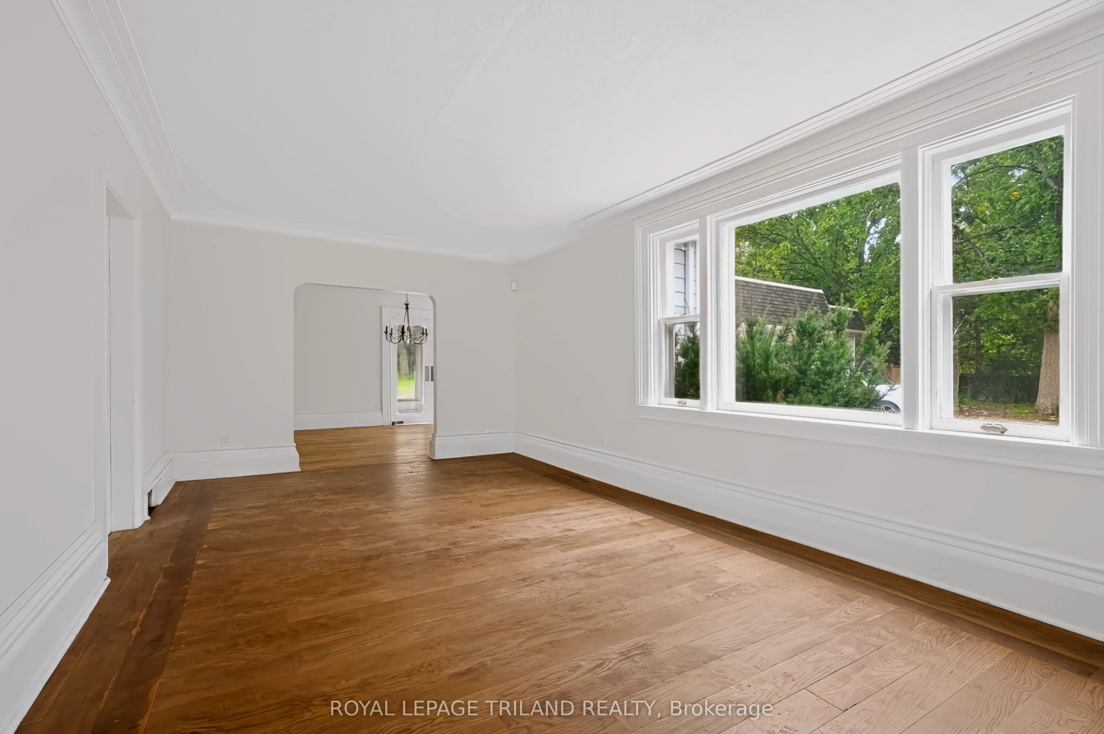 467 Commissioners Road E