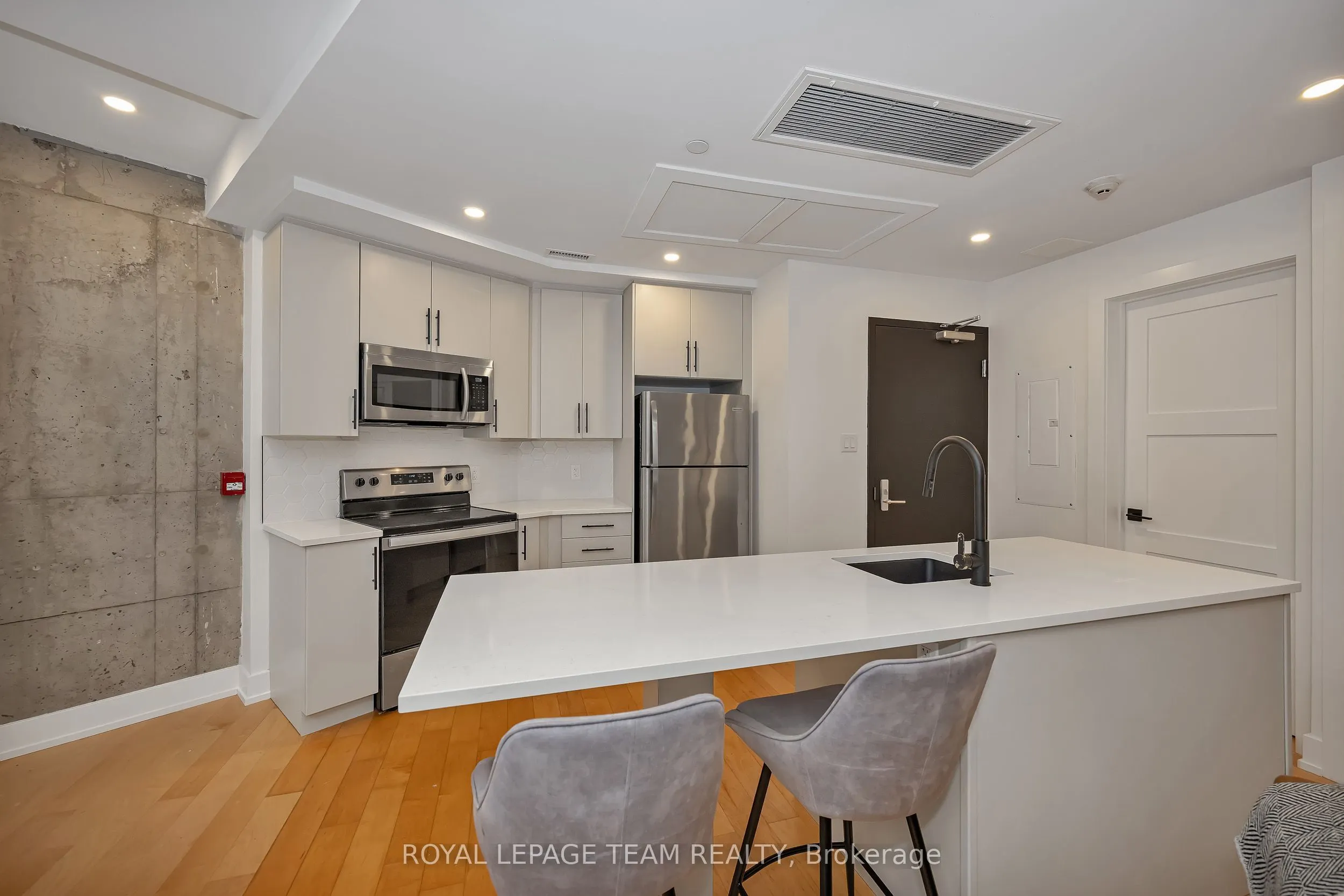 101 Pinhey Street #B01