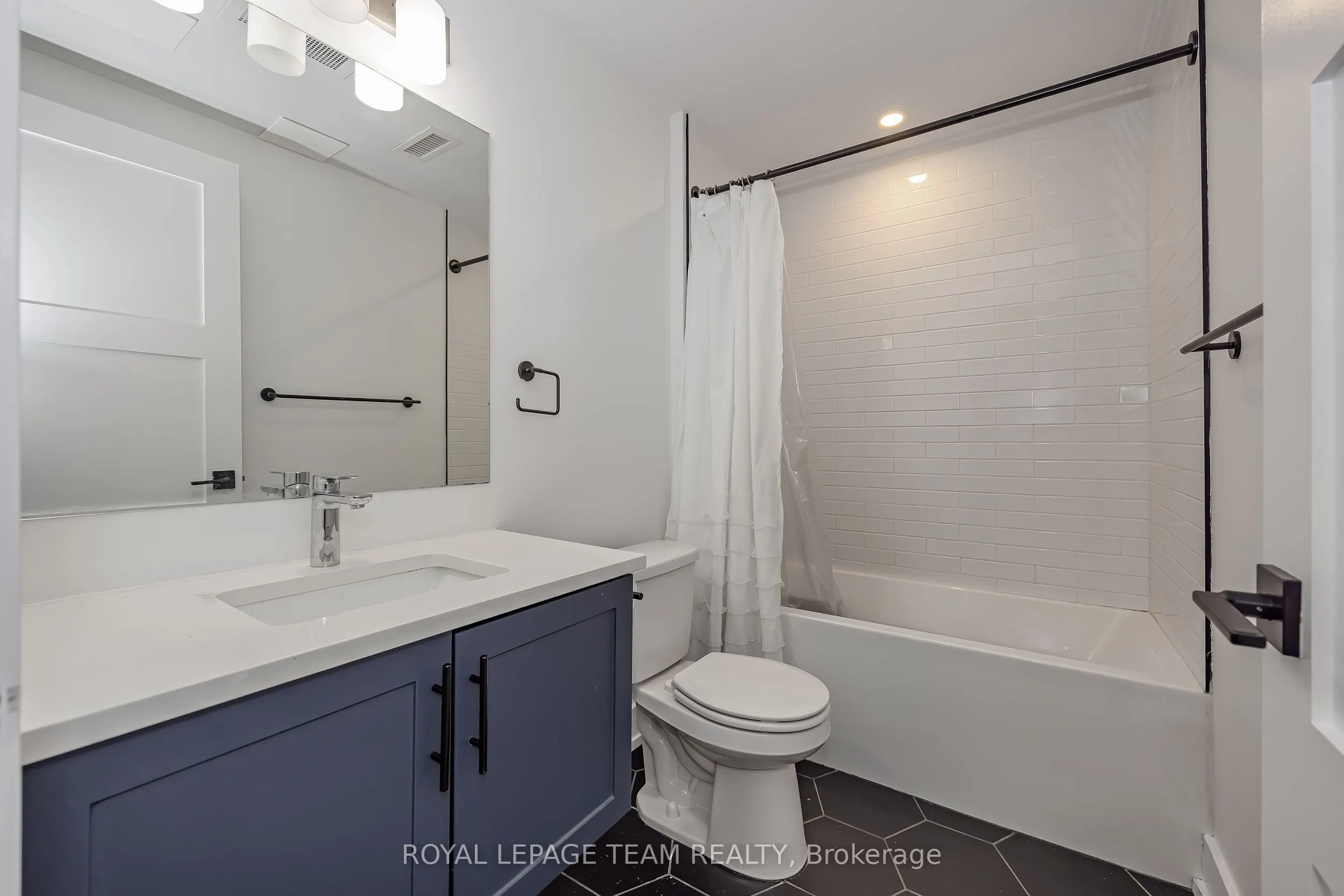101 Pinhey Street #B01
