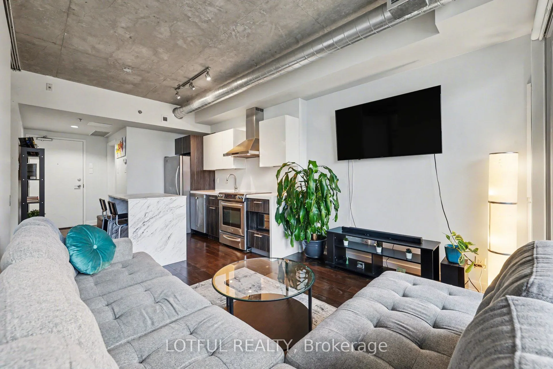 340 Mcleod Street #544