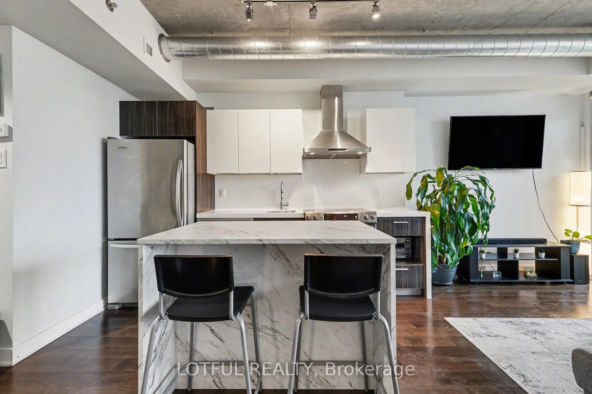 340 Mcleod Street #544
