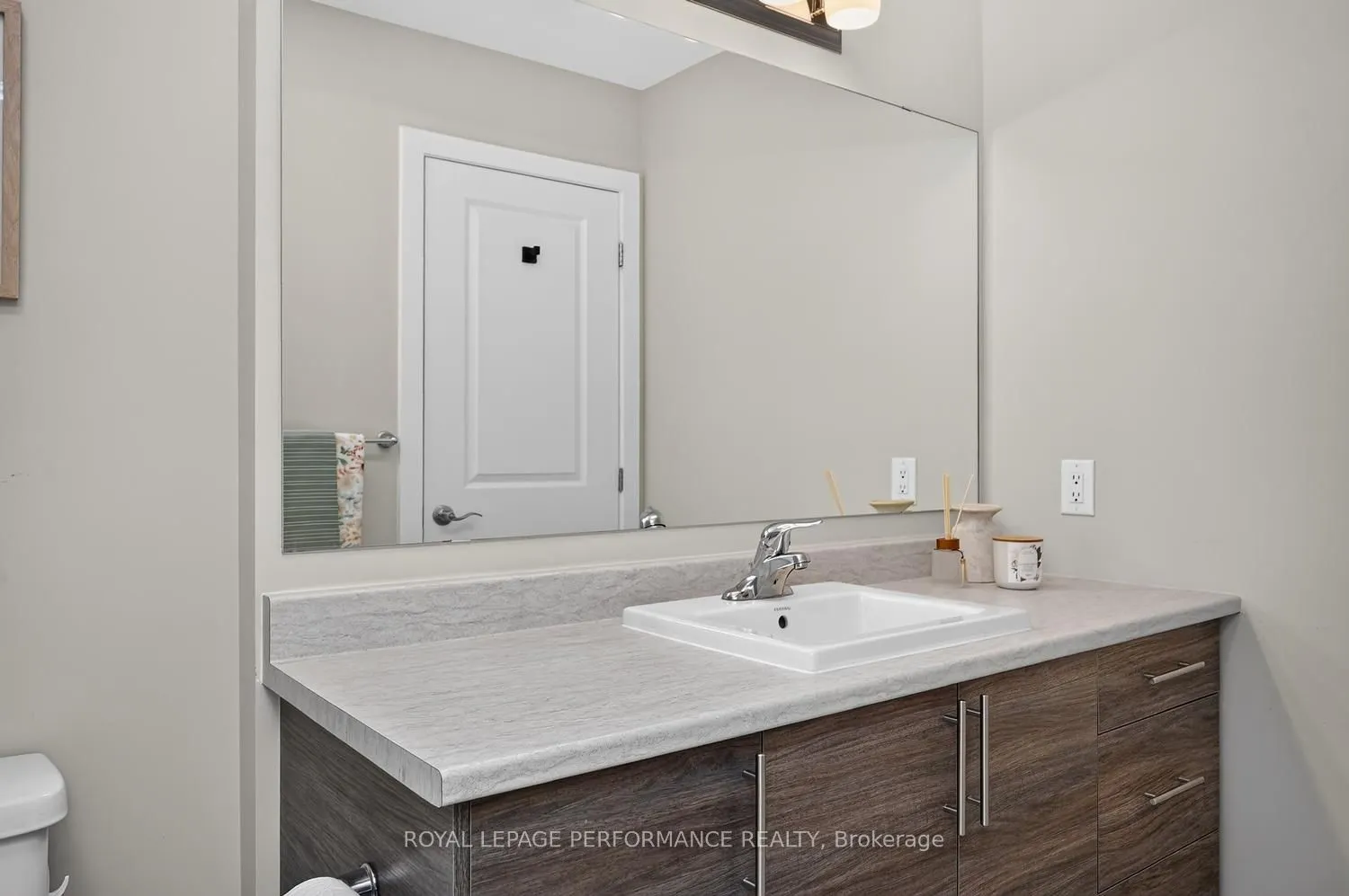 1016 Kijik Crescent