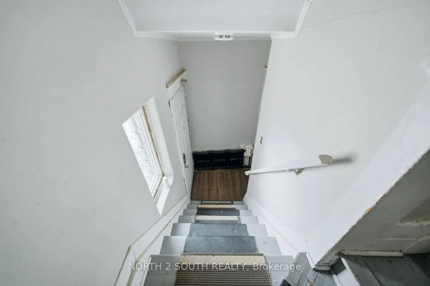 880 Dundas Street E