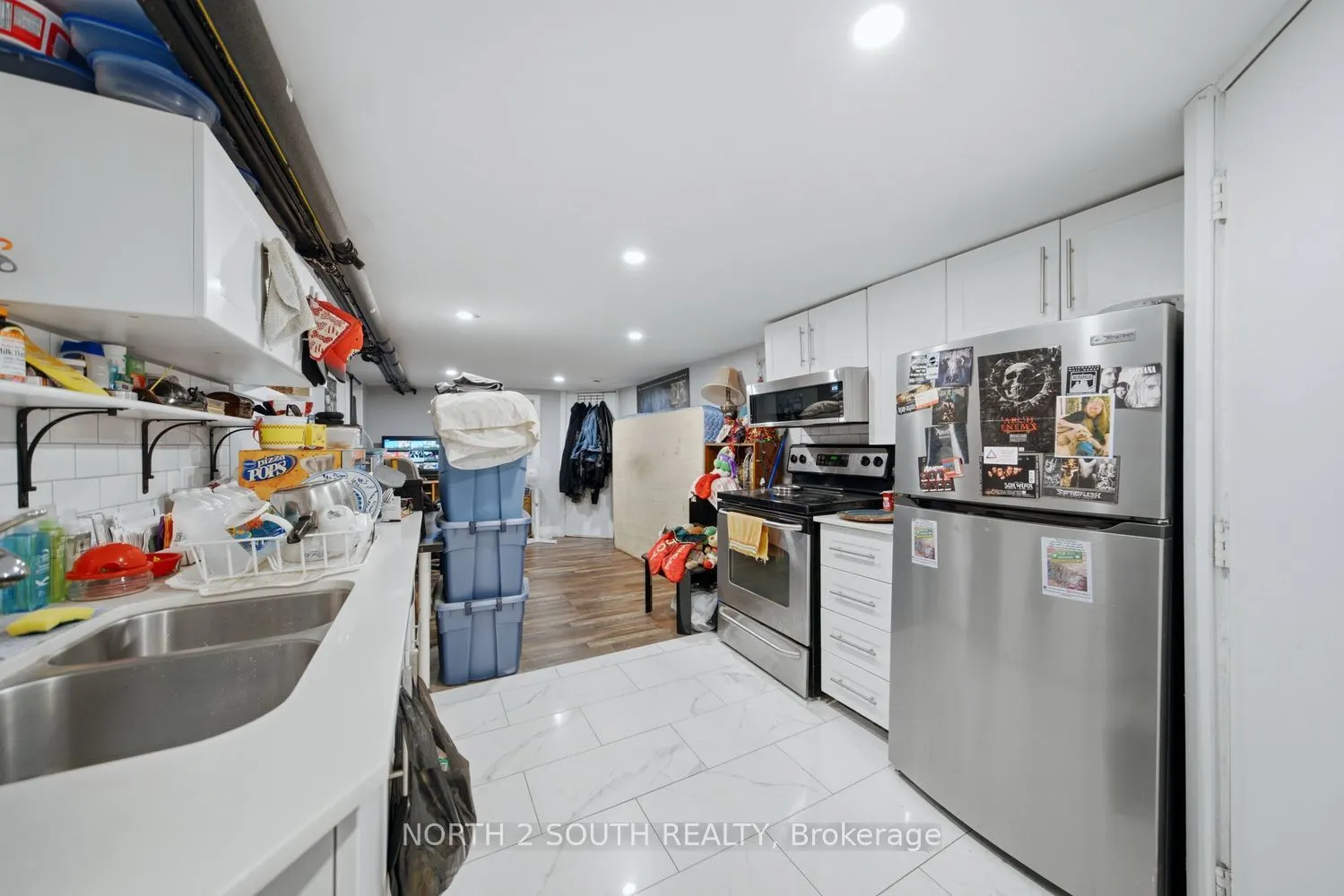 880 Dundas Street E