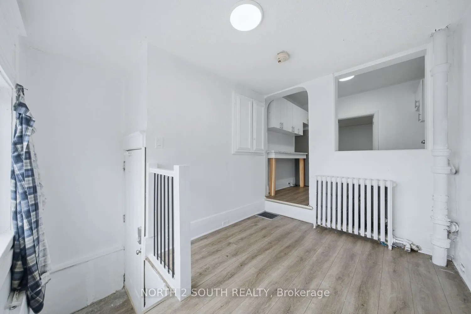 880 Dundas Street E