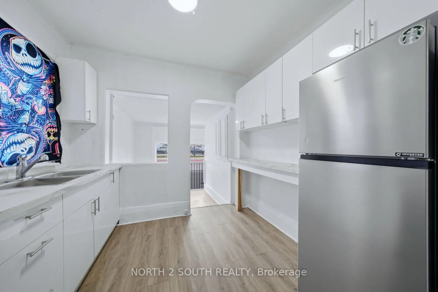 880 Dundas Street E