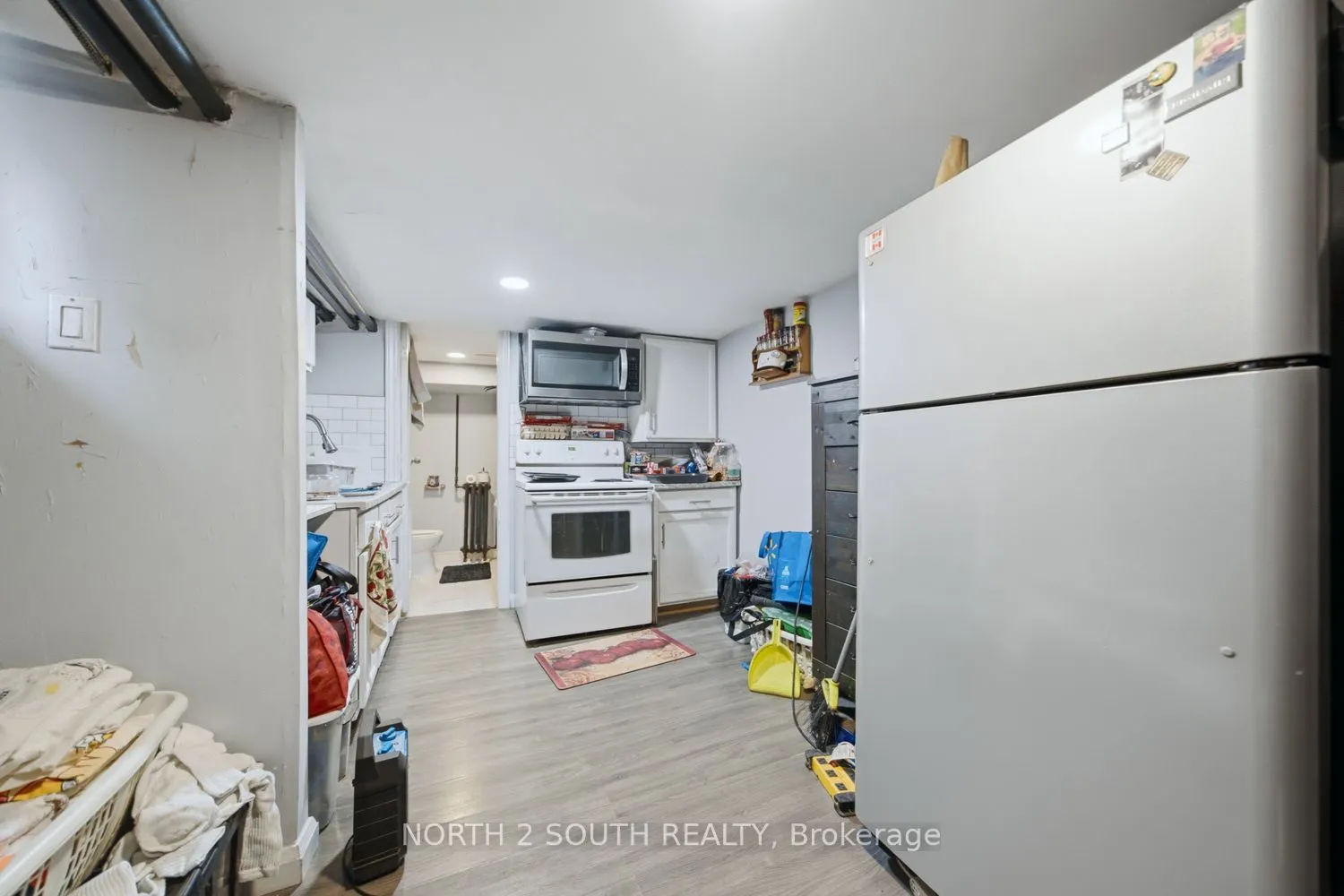880 Dundas Street E